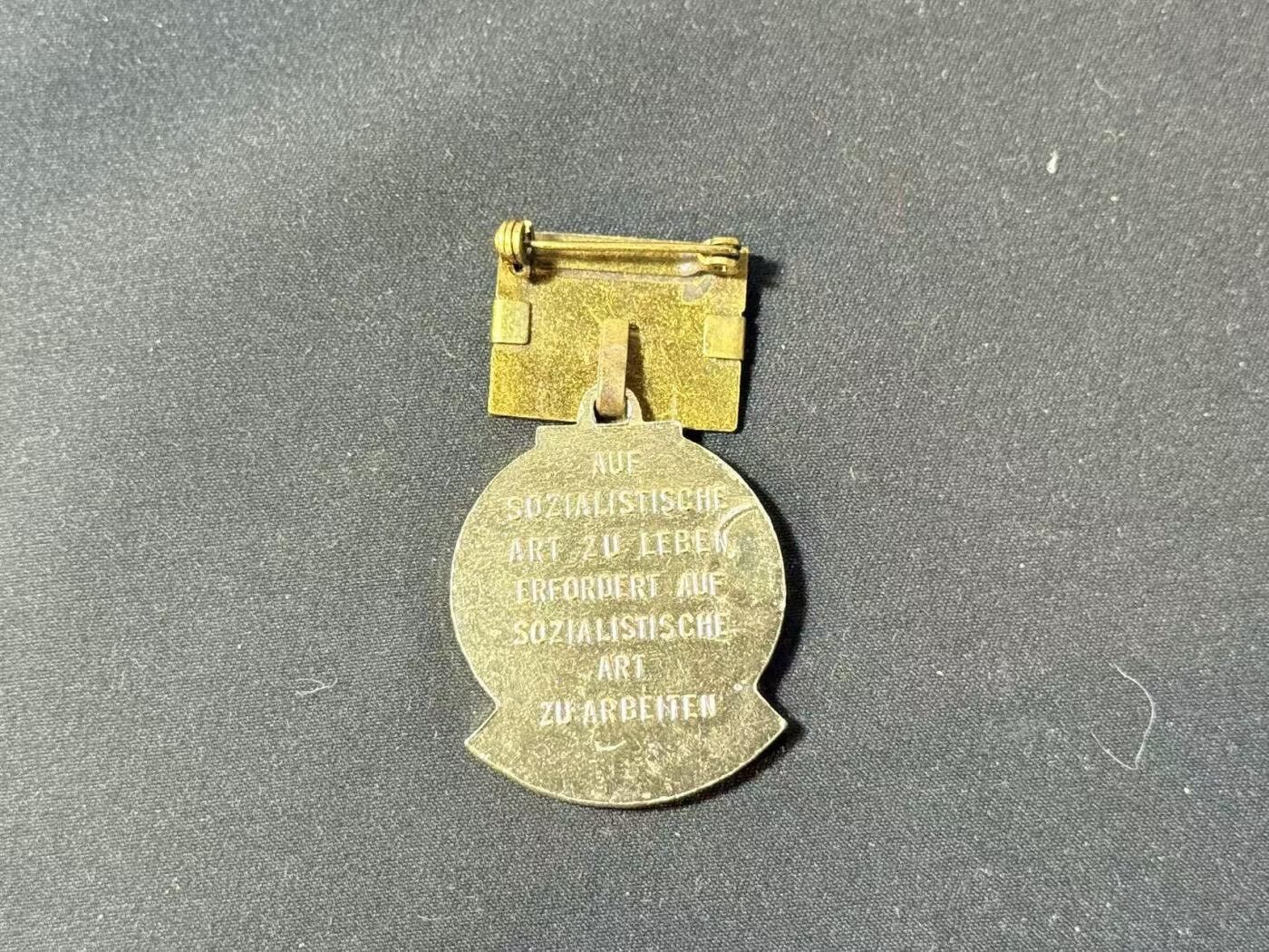 罗岚⭐爱藏⭐甄选专拍第四场-分享拍场赚佣（实体经营） 民主德国七年建设计划模范劳动奖章 珐琅上挂