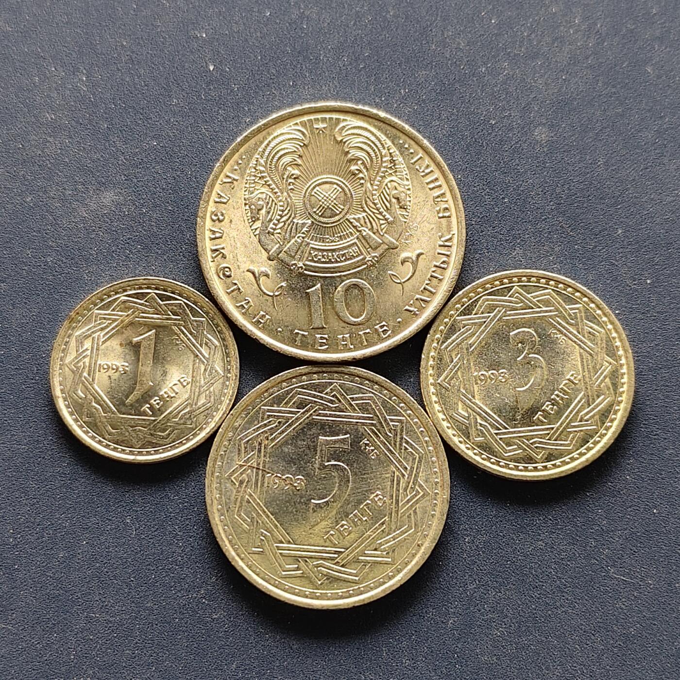 【全场包邮】纯粹捡漏拍494场 哈萨克斯坦1993年第二版四大神兽版4枚套币