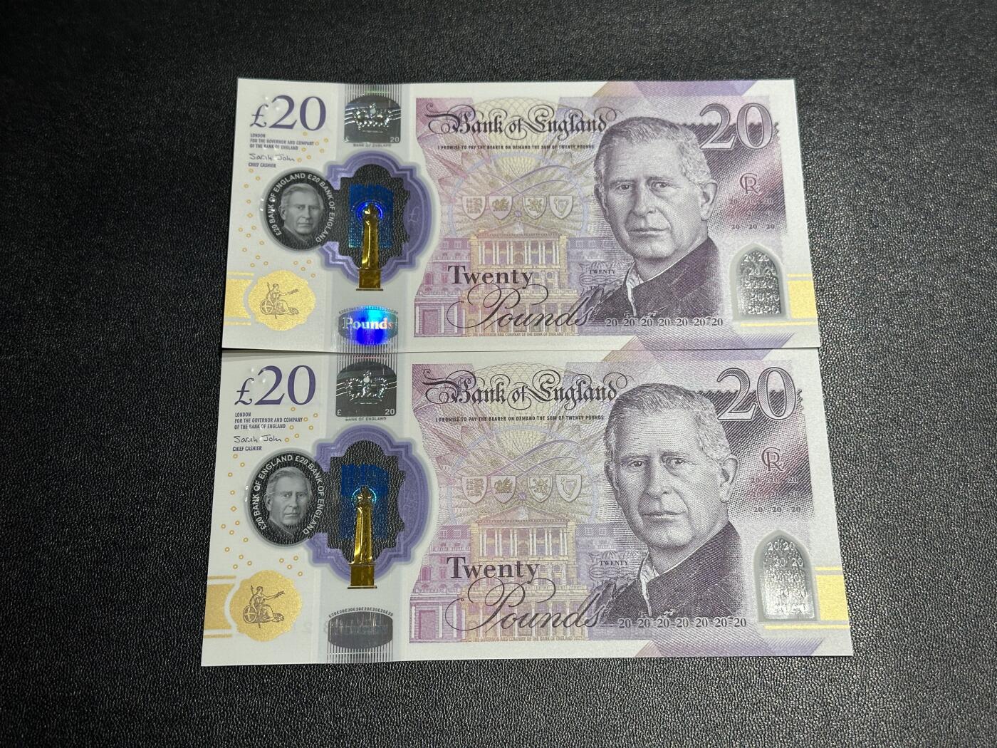 《外钞收藏家》第六百零二期（精品场）（本平台长期征集拍品、欢迎藏友们联系合作） 2023年最新版英国查尔斯版20镑 全新UNC 全新UNC 2连号 无47