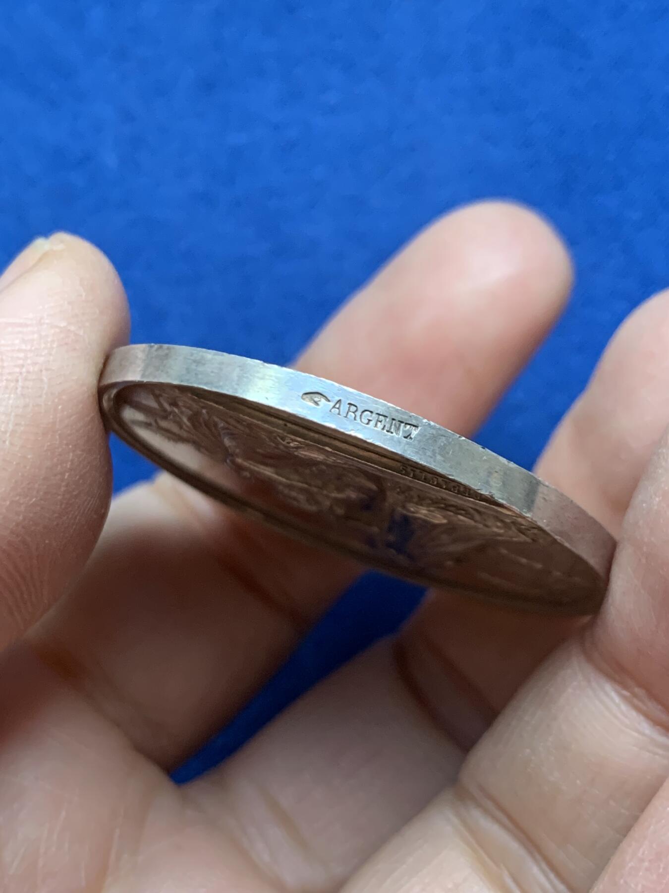 《竞宝斋》第458场 周日，周一，周二   3场连拍 （全场包邮）欢迎送拍 法国婚姻与爱情纪念银章，32.31g，41.5mm，手指边铭