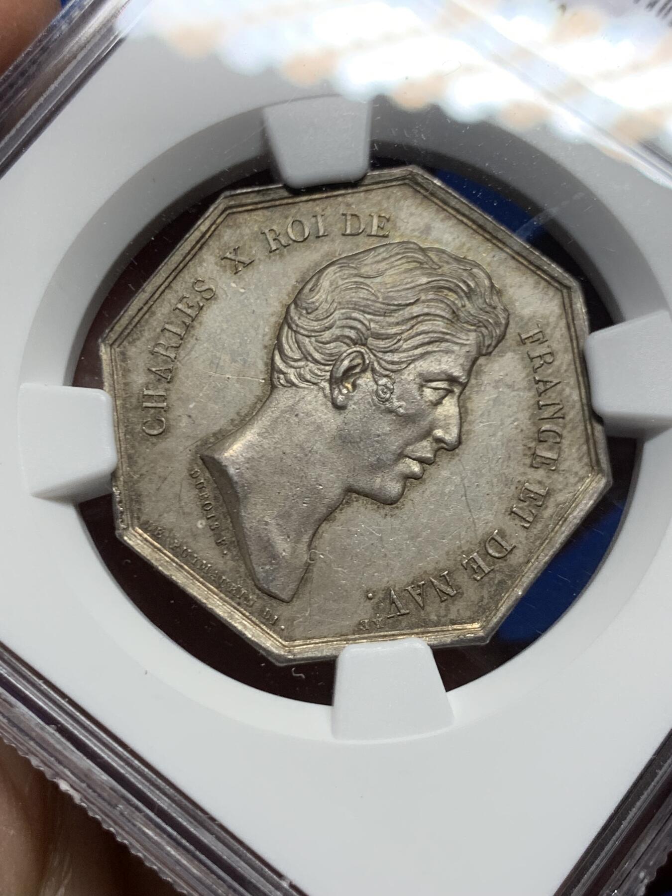 《竞宝斋》第458场 周日，周一，周二   3场连拍 （全场包邮）欢迎送拍 NGC-MS63 法国Dubois 查理十世头像“她教导我们”八角银质代币