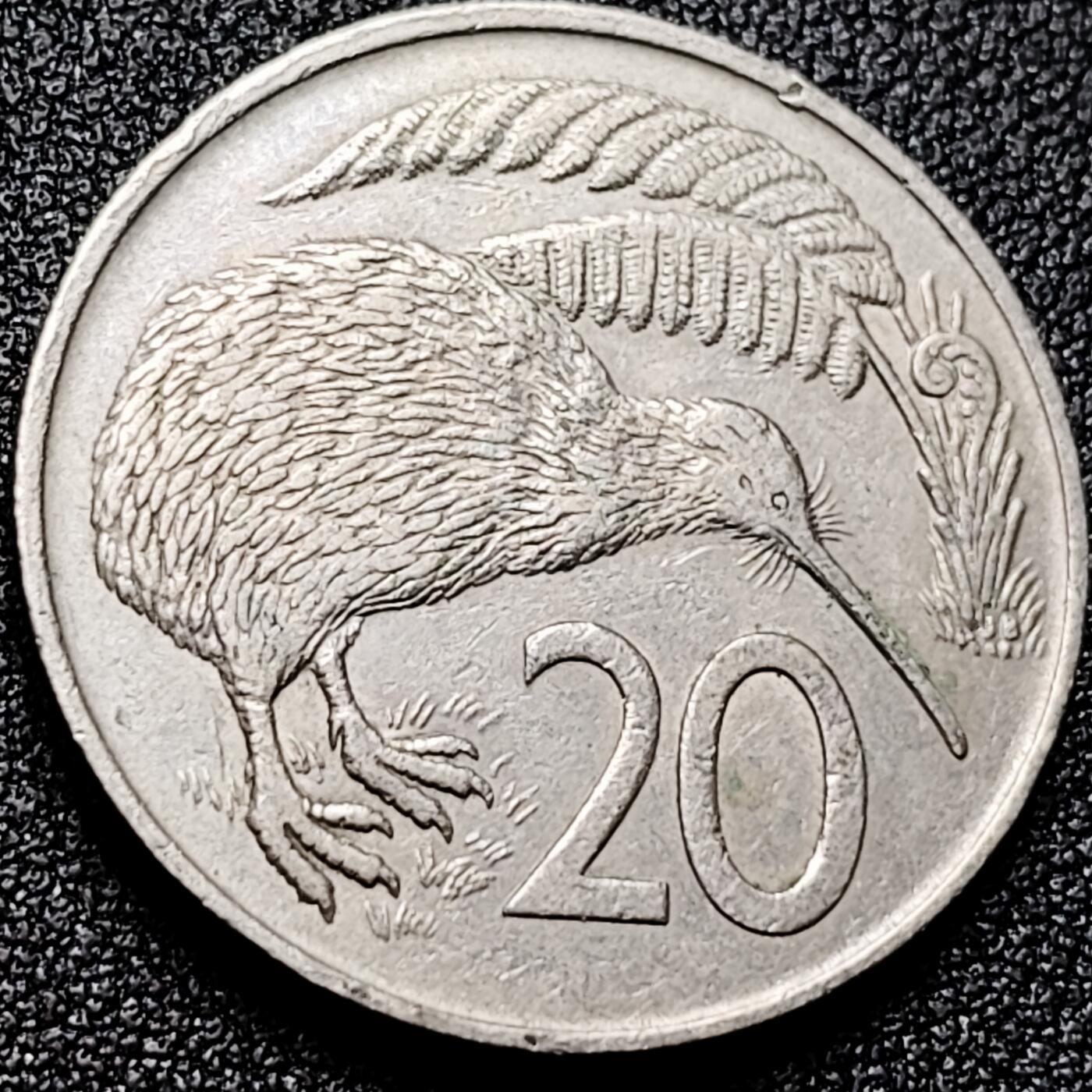 泉币菌-第168场- 精品福利场 几维鸟 1967年 英联邦 新西兰20分硬币 直径28.5mm  青年女王