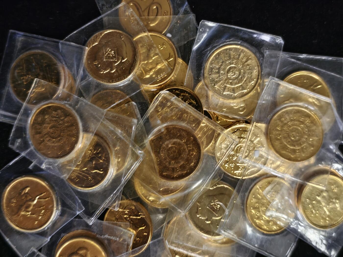 106期回流戒指饰品杂件纪念章丝路钱币专场 一组早期生肖纪念章47个