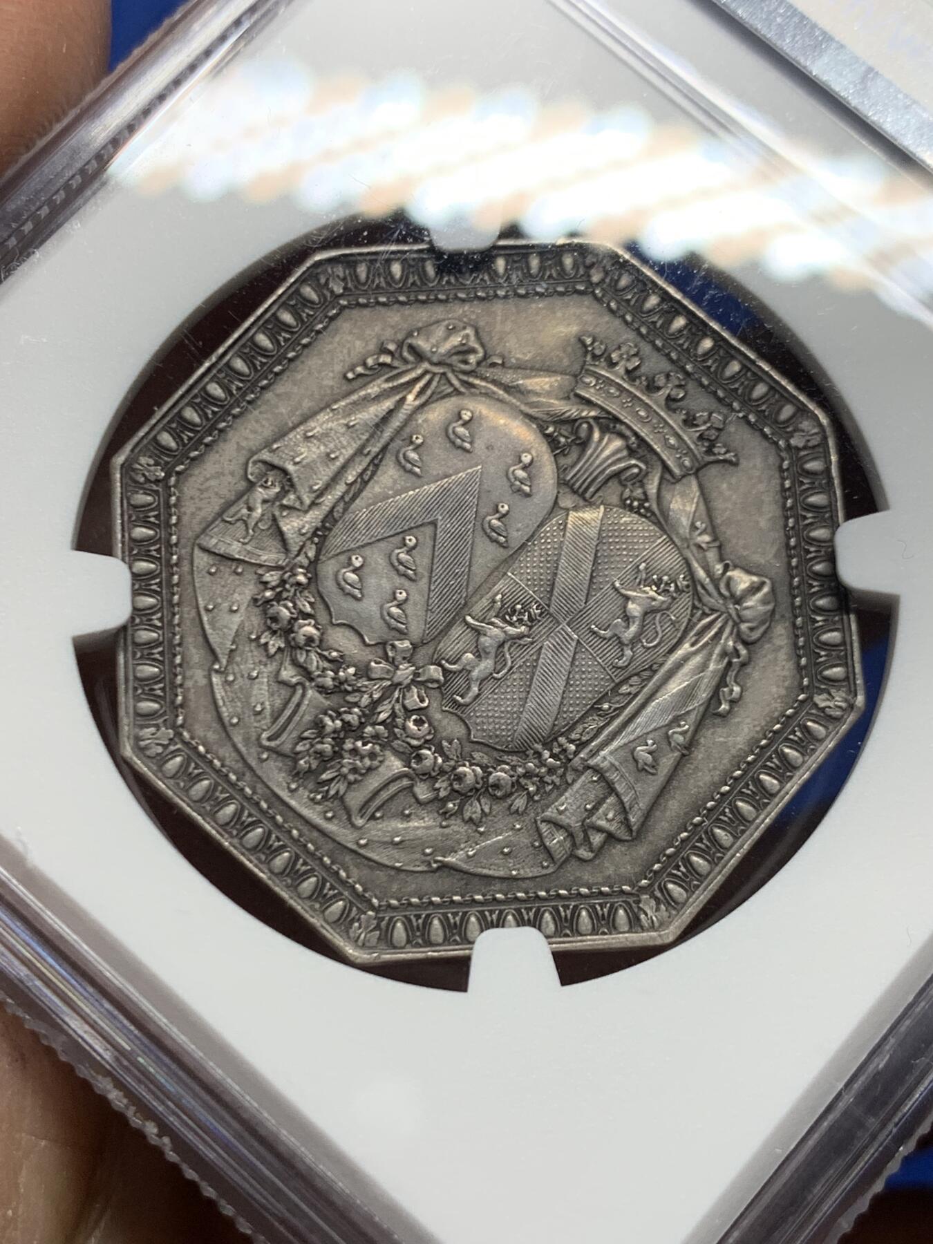 《竞宝斋》第458场 周日，周一，周二   3场连拍 （全场包邮）欢迎送拍 NGC-MS64 法国名誉品三个小天使皇家婚姻八角银质代币