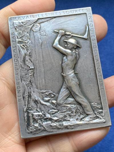 《竞宝斋》第458场 周日，周一，周二   3场连拍 （全场包邮）欢迎送拍 - 法国纪念章 1899年法国新艺术纪念章 法国朗斯矿业公司定制纪念章 镀银铜章 雕刻大师：O.Roty 直径：48.3*68mm，重量：75.2g，