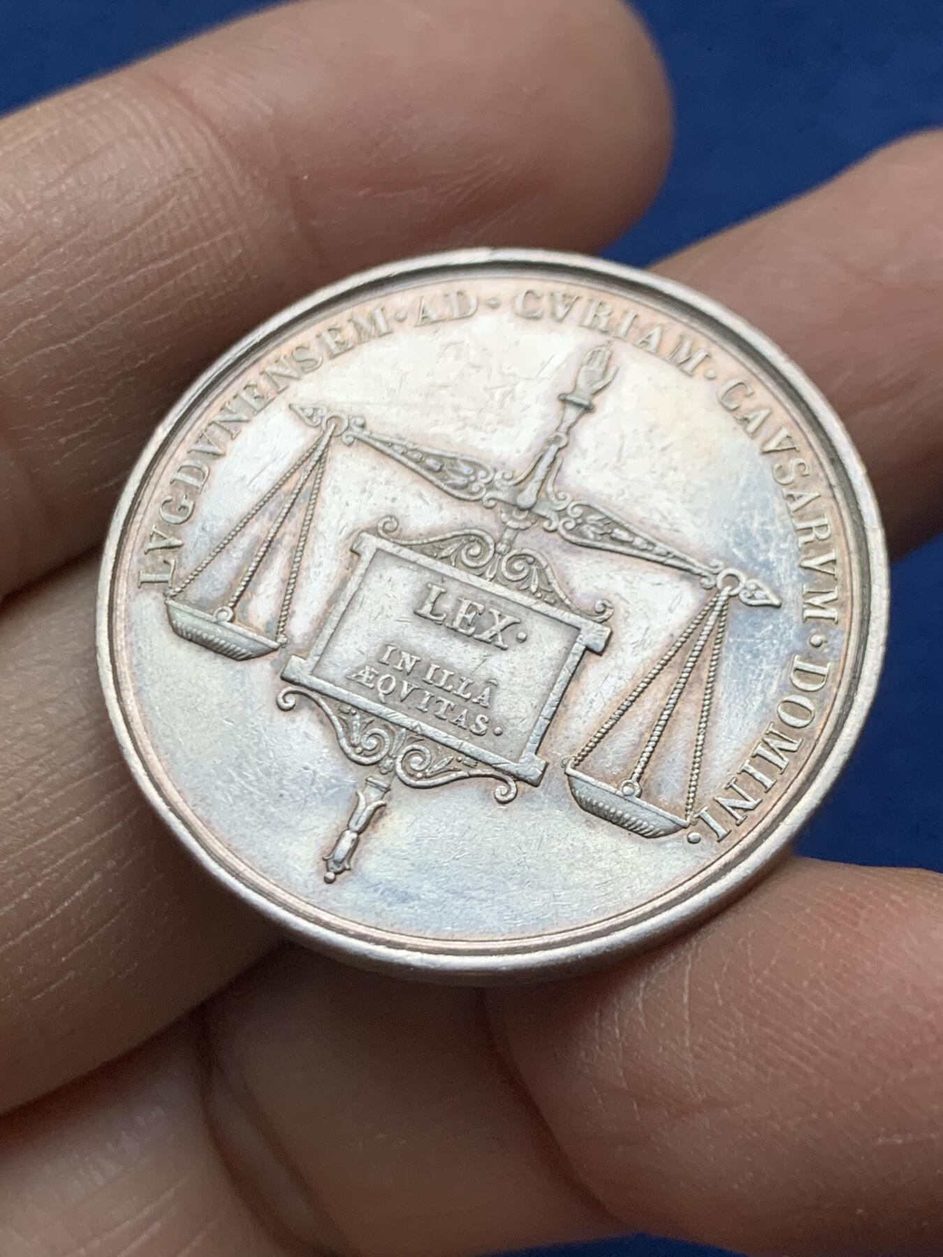 《竞宝斋》第458场 周日，周一，周二   3场连拍 （全场包邮）欢迎送拍 法国里昂司法银质代币，11.47g，32.2mm，早期无边铭