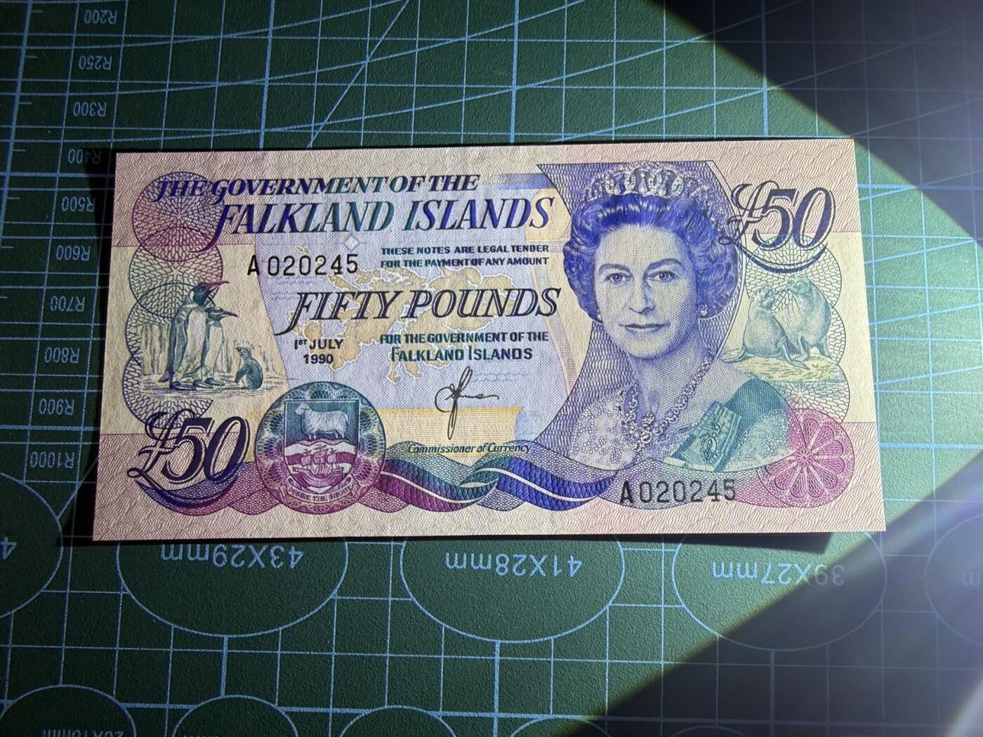 【炜奕收藏】，第五十七期，英联邦女王专场 1990年福克兰群岛50镑，UNC品相，A冠