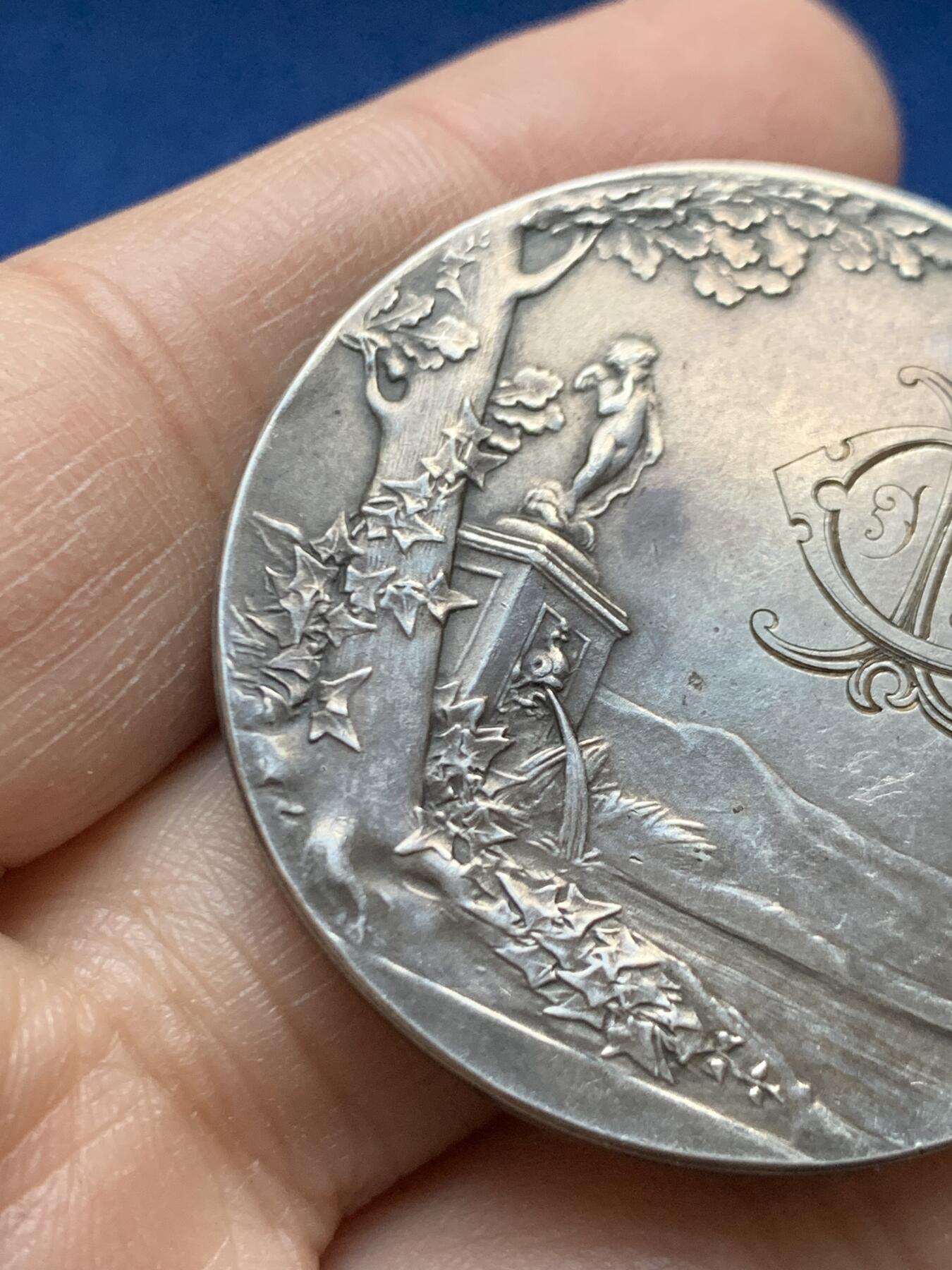 《竞宝斋》第458场 周日，周一，周二   3场连拍 （全场包邮）欢迎送拍 法国O.Roty“永恒的爱”婚礼纪念银章，31.8g，41.3mm，丰饶角边铭