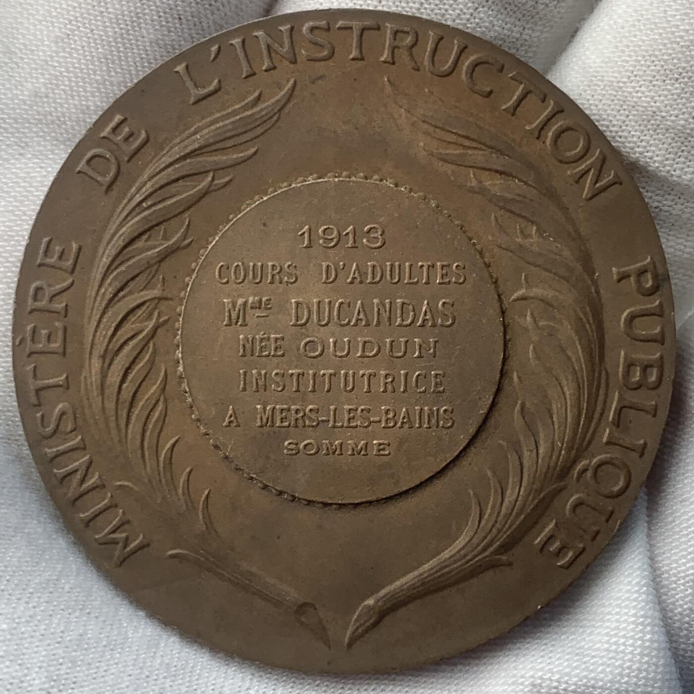 掌中浮雕-藏着的欧洲第049场 法国公共教育部奖章铜章，50mm，盒子变形（如图）