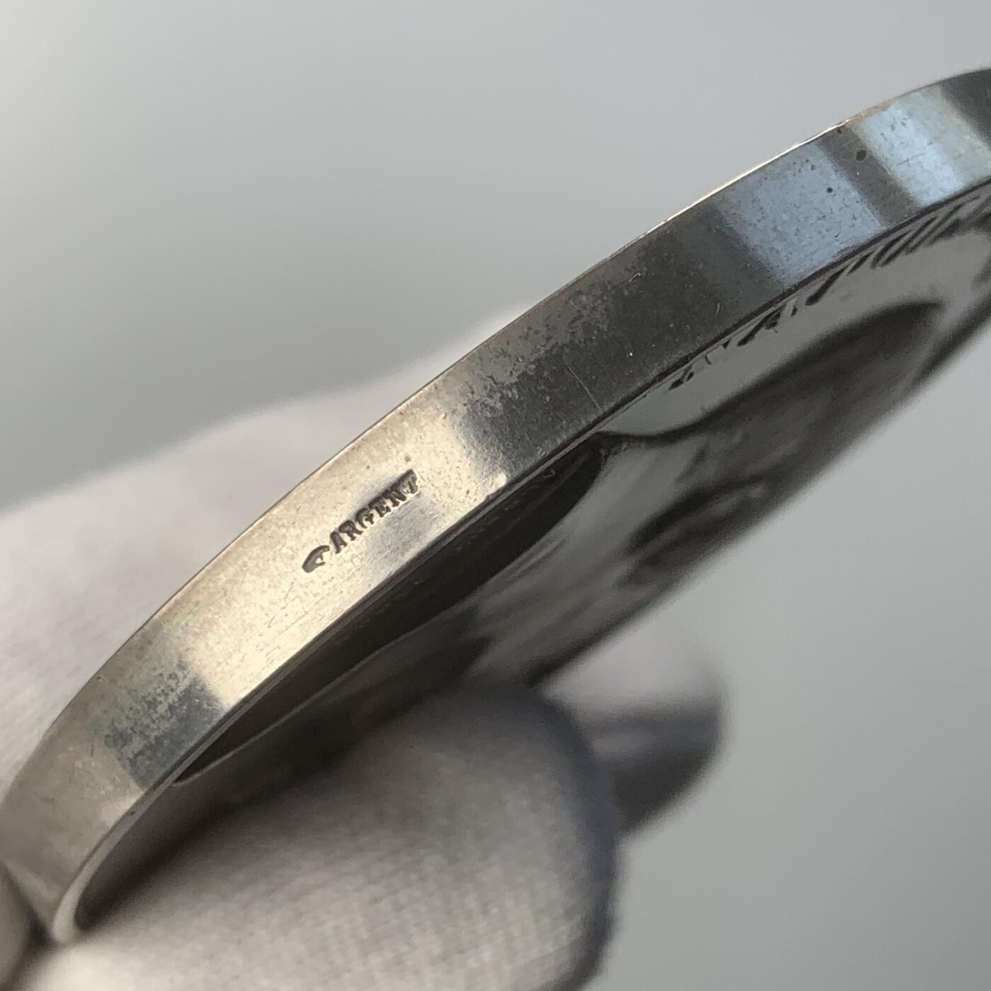 掌中浮雕-藏着的欧洲第049场 1855年法国巴黎世博会银奖章 ,60mm，125g ，品相很好，送合适的亚克力盒子,