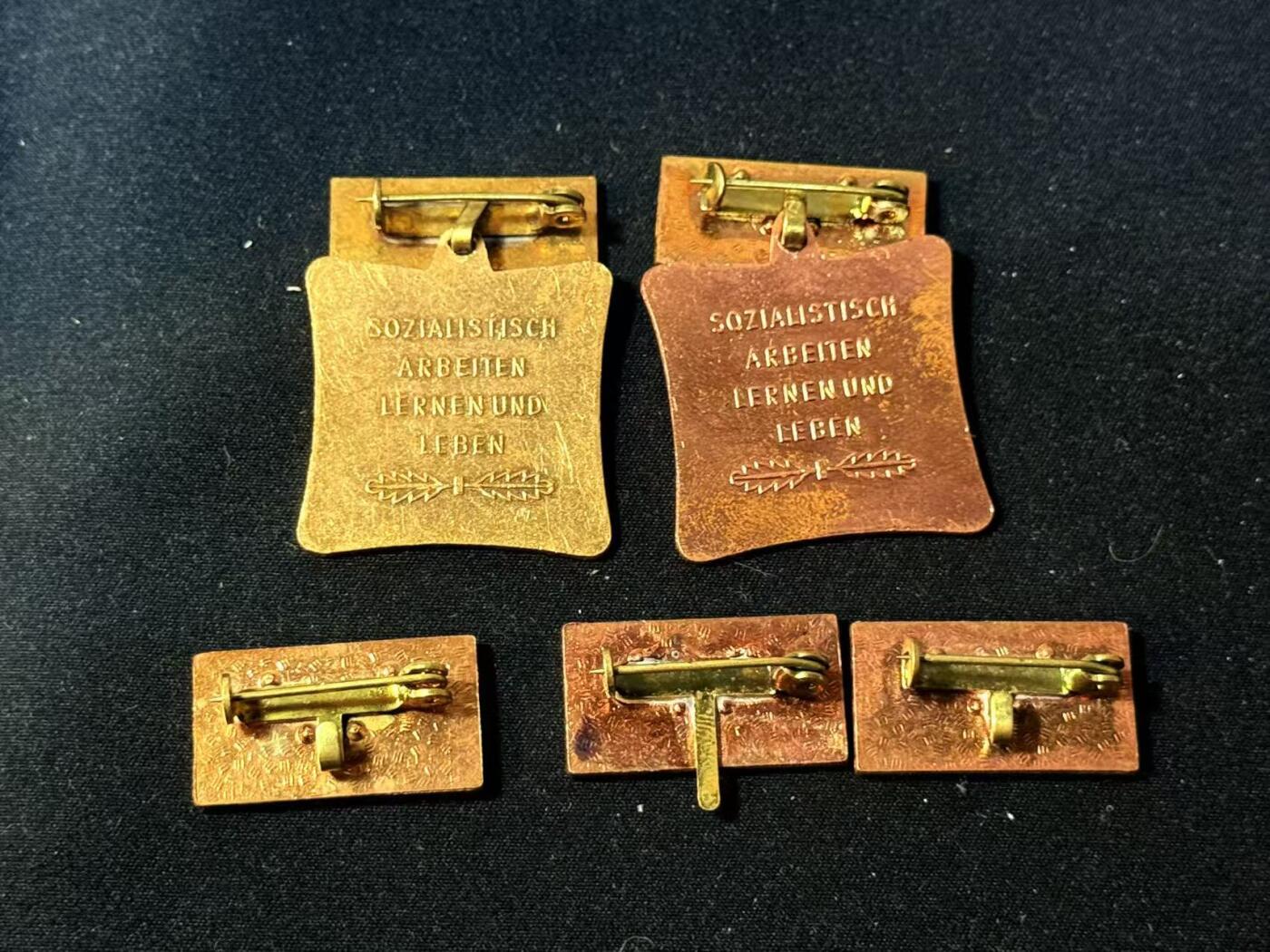 罗岚⭐爱藏⭐甄选专拍第四场-分享拍场赚佣（实体经营） 民主德国集体劳动奖章（含五次获得勋略）一组