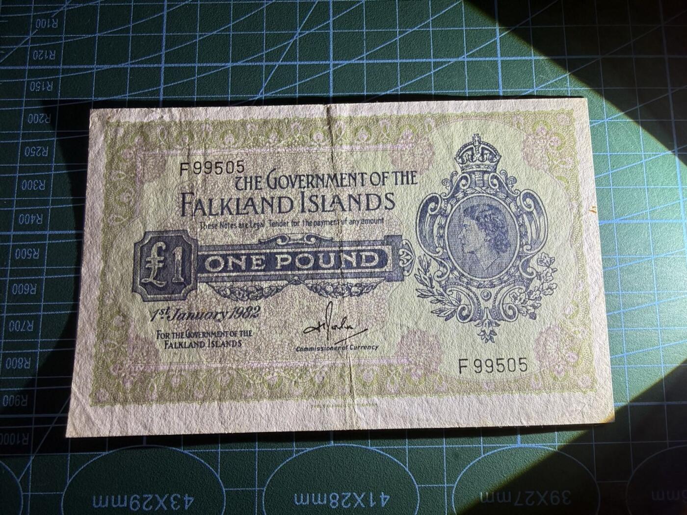 【炜奕收藏】，第五十七期，英联邦女王专场 1982年福克兰群岛1镑，品相如图，号码无347