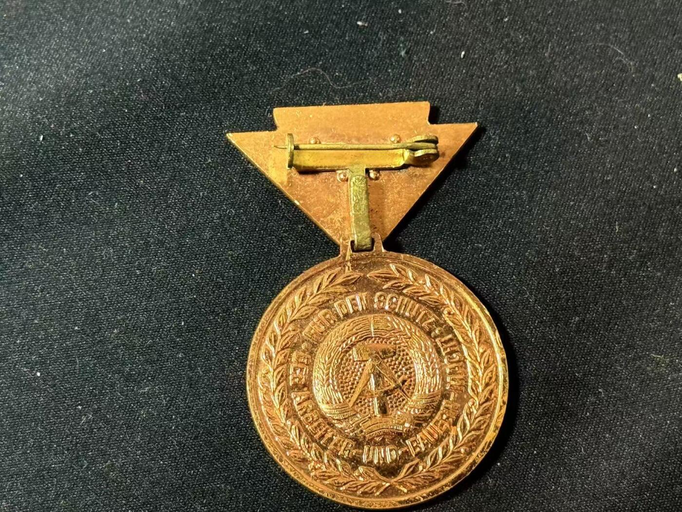 罗岚⭐爱藏⭐甄选专拍第四场-分享拍场赚佣（实体经营） 民主德国人民军预备役军官奖章  早期凸版