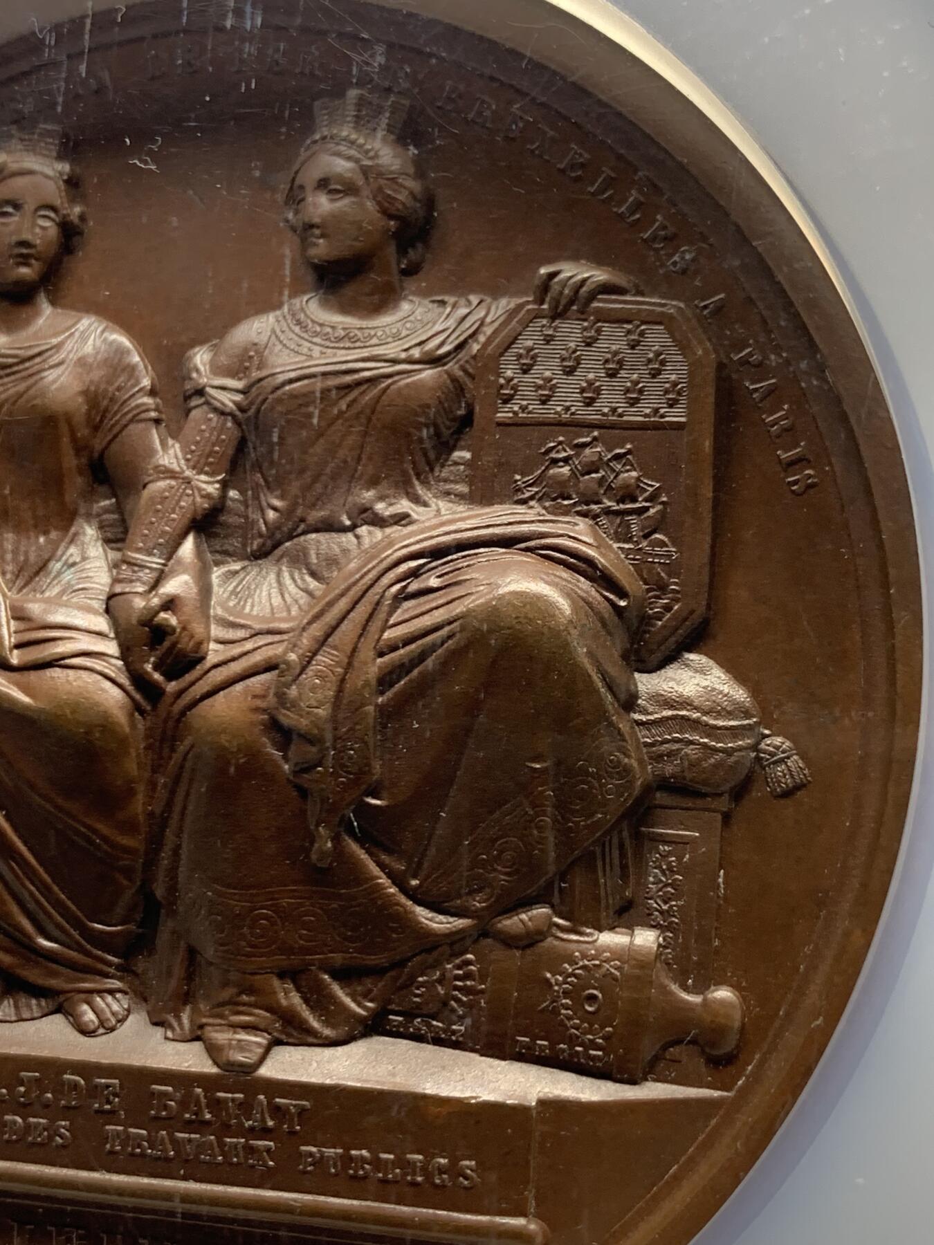 《竞宝斋》第458场 周日，周一，周二   3场连拍 （全场包邮）欢迎送拍 NGC-MS63 比利时布鲁塞尔-法国巴黎铁路通车纪念大铜章，直径73毫米，正面是两个国家的国王利奥波德一世与路易·菲利普一世，背面的两个女神手持代表两个地区的徽章盾牌，超高浮雕，盒子加厚加大