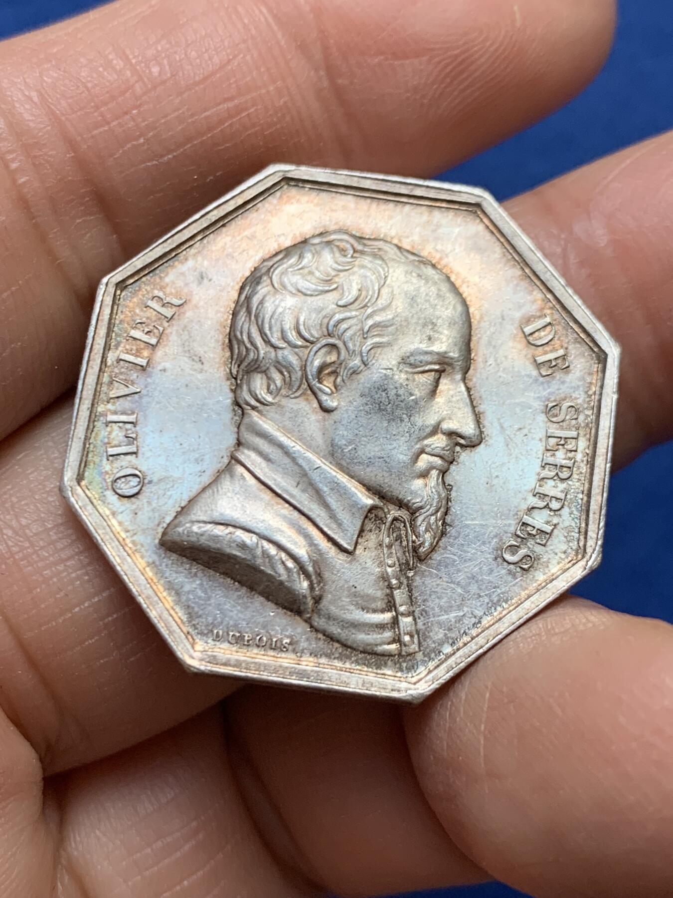 《竞宝斋》第458场 周日，周一，周二   3场连拍 （全场包邮）欢迎送拍 法国八角银章，图卢兹农业协会，农业科学家奥利维·塞雷斯，13.6g，30mm，蜜蜂边铭