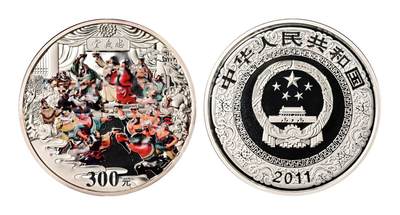 宜和2025年秋季拍卖 古钱/金银锭/机制币 - 2011年中国古典文学名著《水浒传》第（3）组“忠义堂”1公斤精制彩银币，原盒、原包装、带证书、完全未使用，局部轻微红斑，发行量1万枚