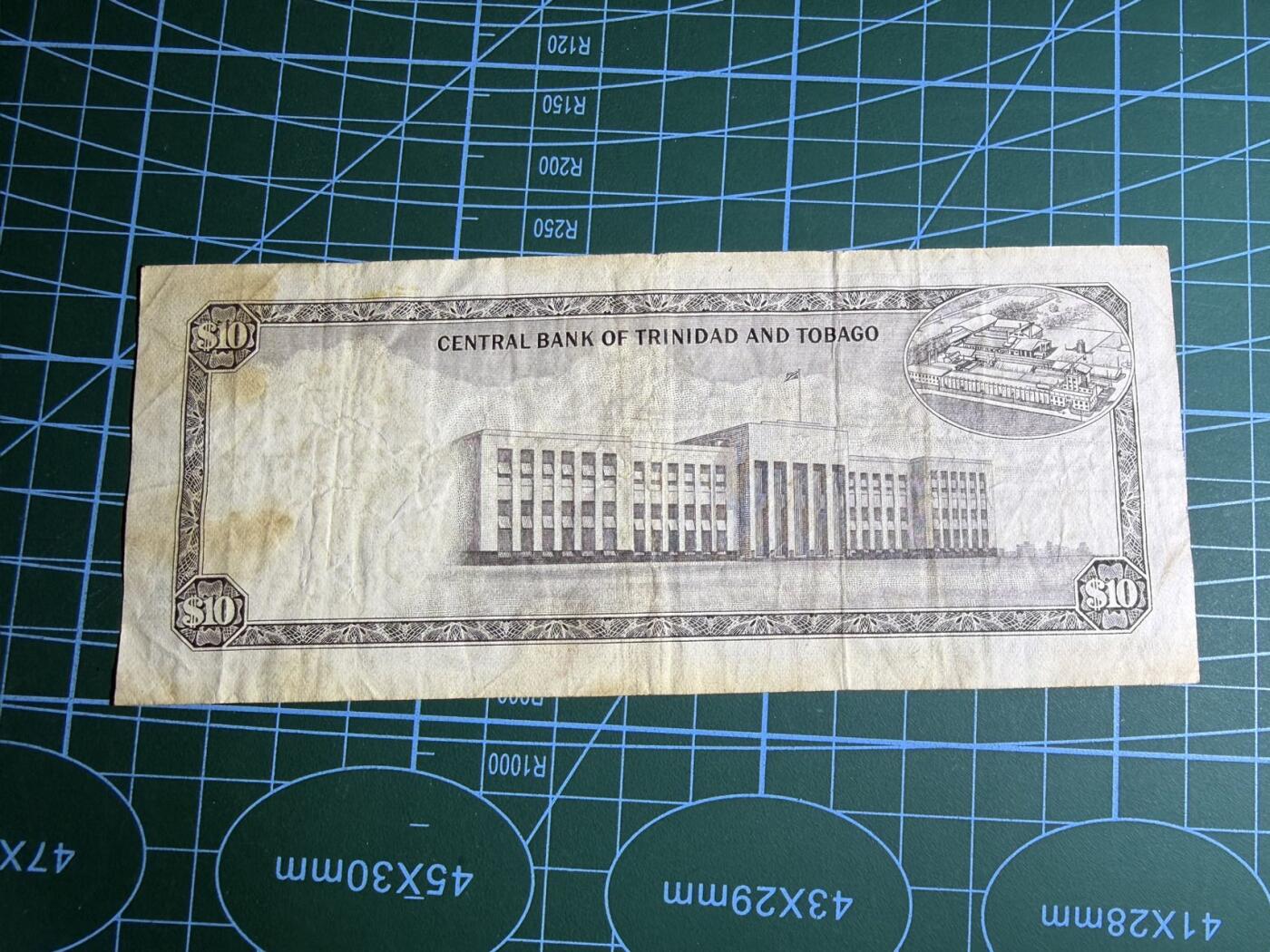 【炜奕收藏】，第五十七期，英联邦女王专场 1964年特立尼达和多巴哥10元，品相如图，号码无47，戎装女王像，非常稀少