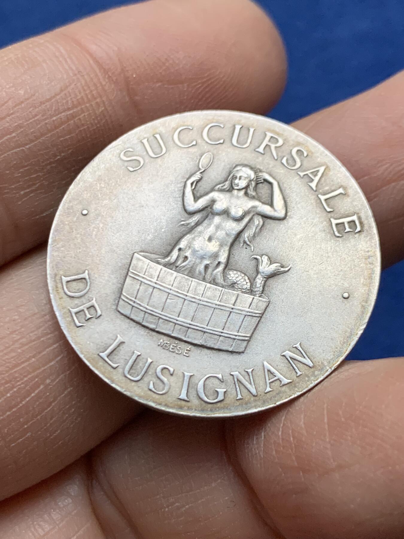 《竞宝斋》第458场 周日，周一，周二   3场连拍 （全场包邮）欢迎送拍 法国普瓦捷储蓄银行银质代币，海妖在澡盆里，11.1g，30mm，丰饶角1argent边铭