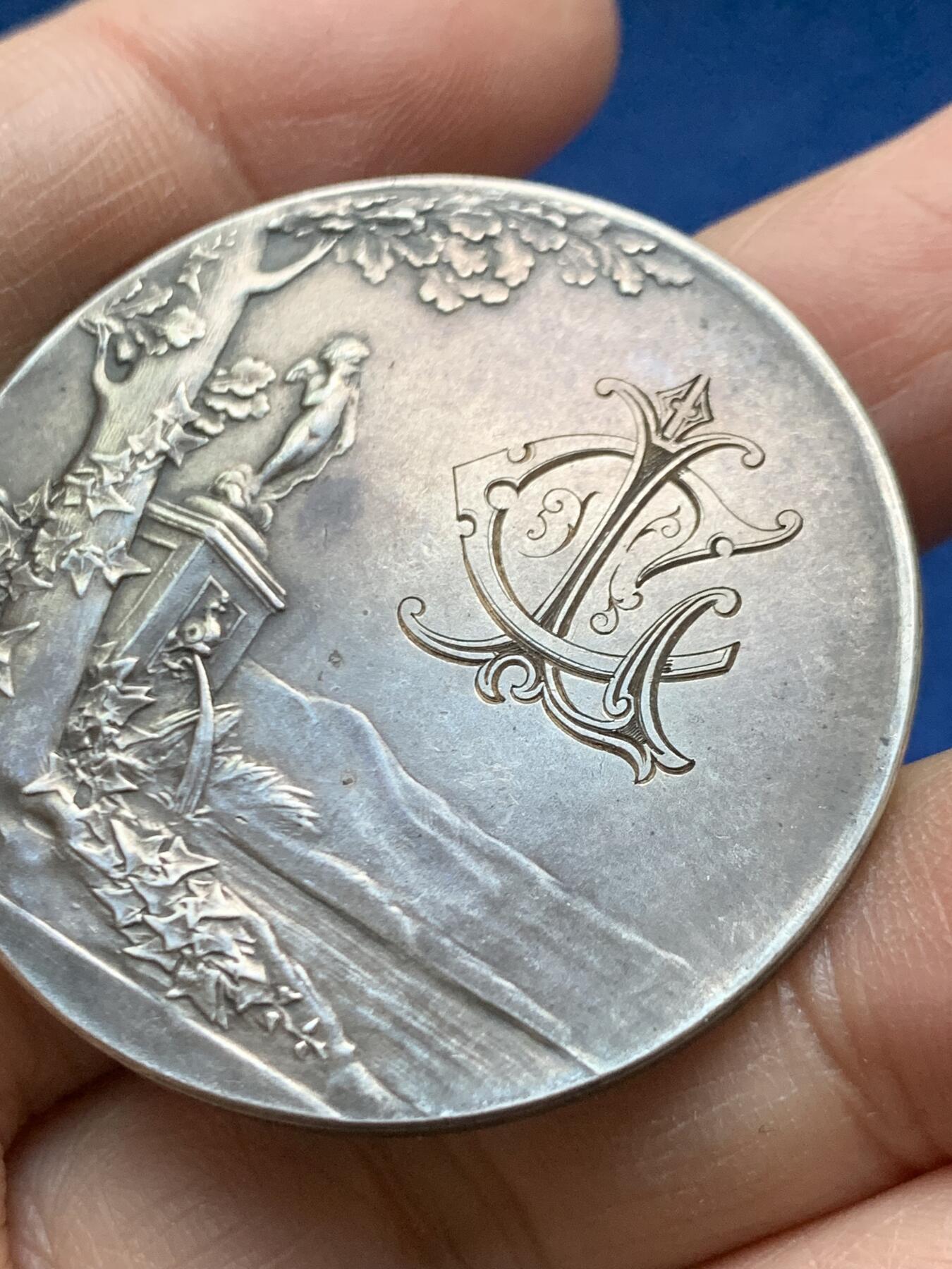 《竞宝斋》第458场 周日，周一，周二   3场连拍 （全场包邮）欢迎送拍 法国O.Roty“永恒的爱”婚礼纪念银章，31.8g，41.3mm，丰饶角边铭