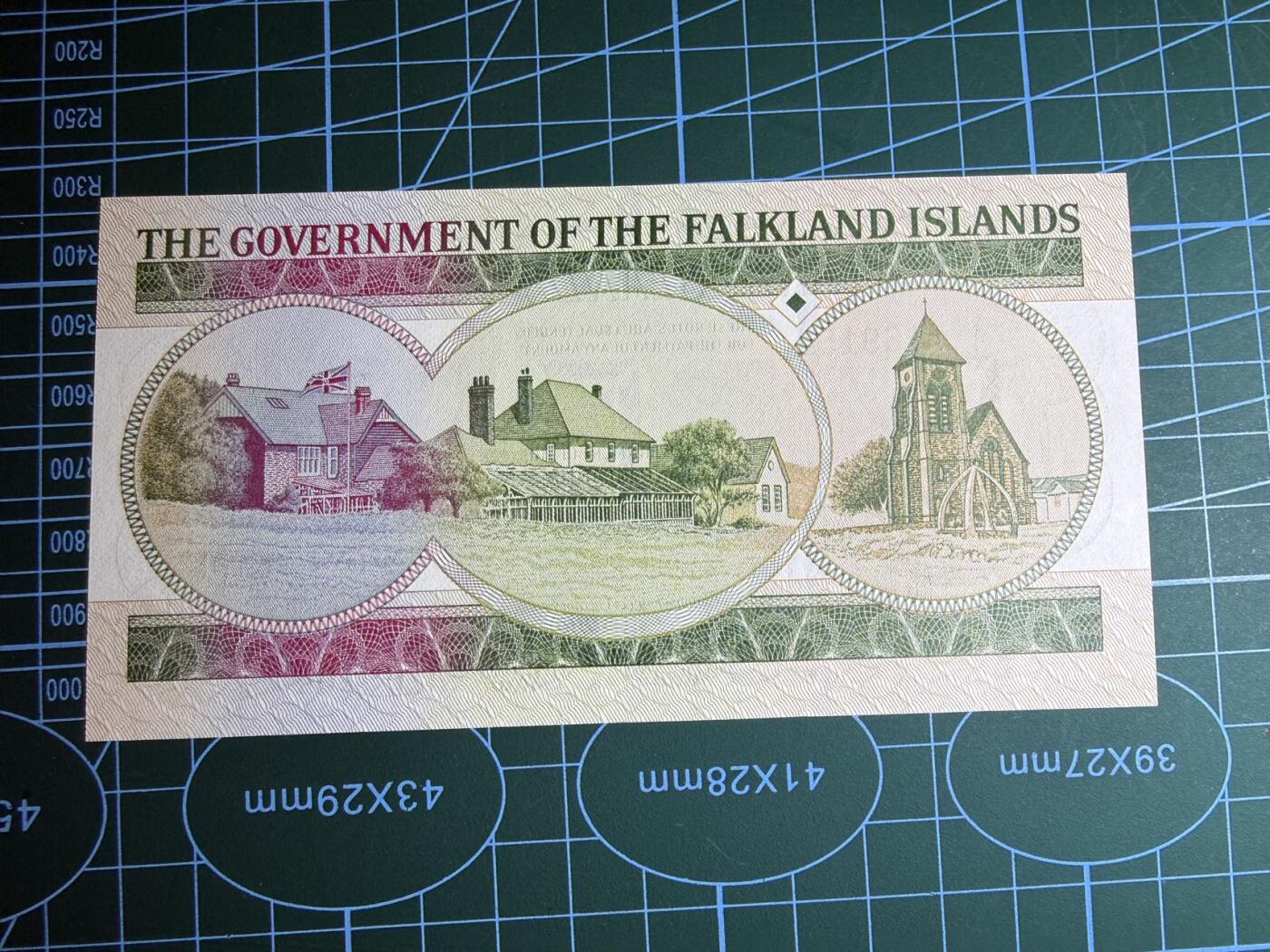 【炜奕收藏】，第五十七期，英联邦女王专场 1986年福克兰群岛10镑，UNC品相，A冠