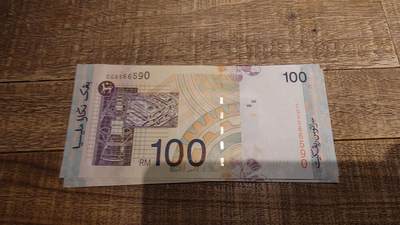 【新年七拍】世界钱币～微拍第228期暨2026年第7期  中小单价原刀卖剩号码精选部分 - 2001年马来西亚100林吉特 全新绝品无47尾号590