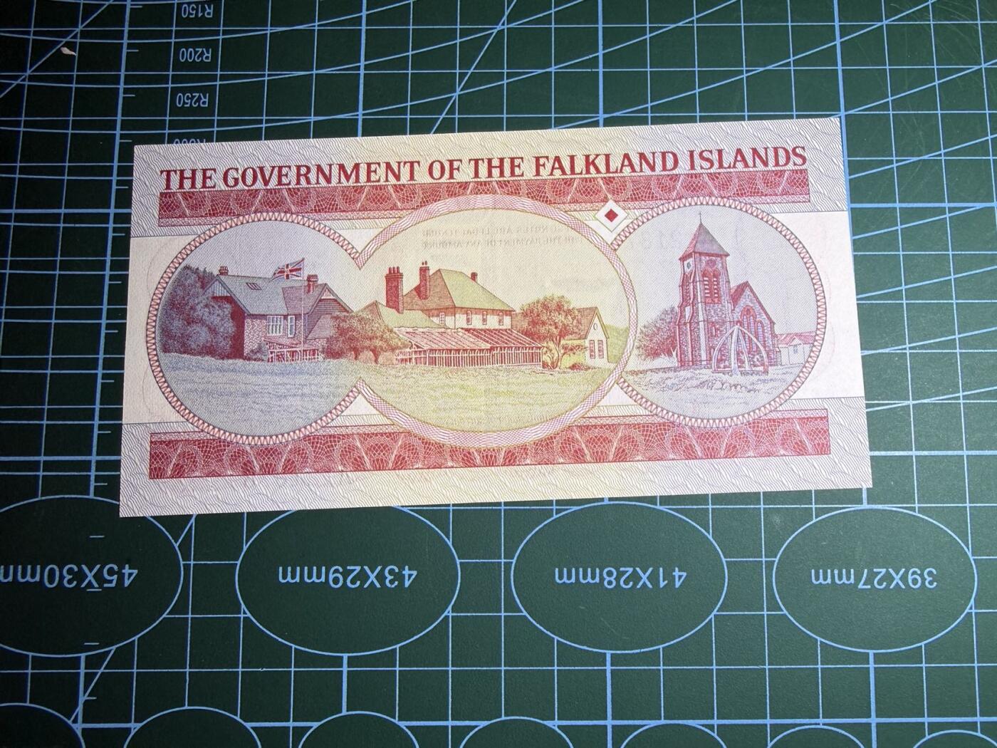 【炜奕收藏】，第五十七期，英联邦女王专场 1983年福克兰群岛5镑纪念钞，UNC品相，A冠号码无4