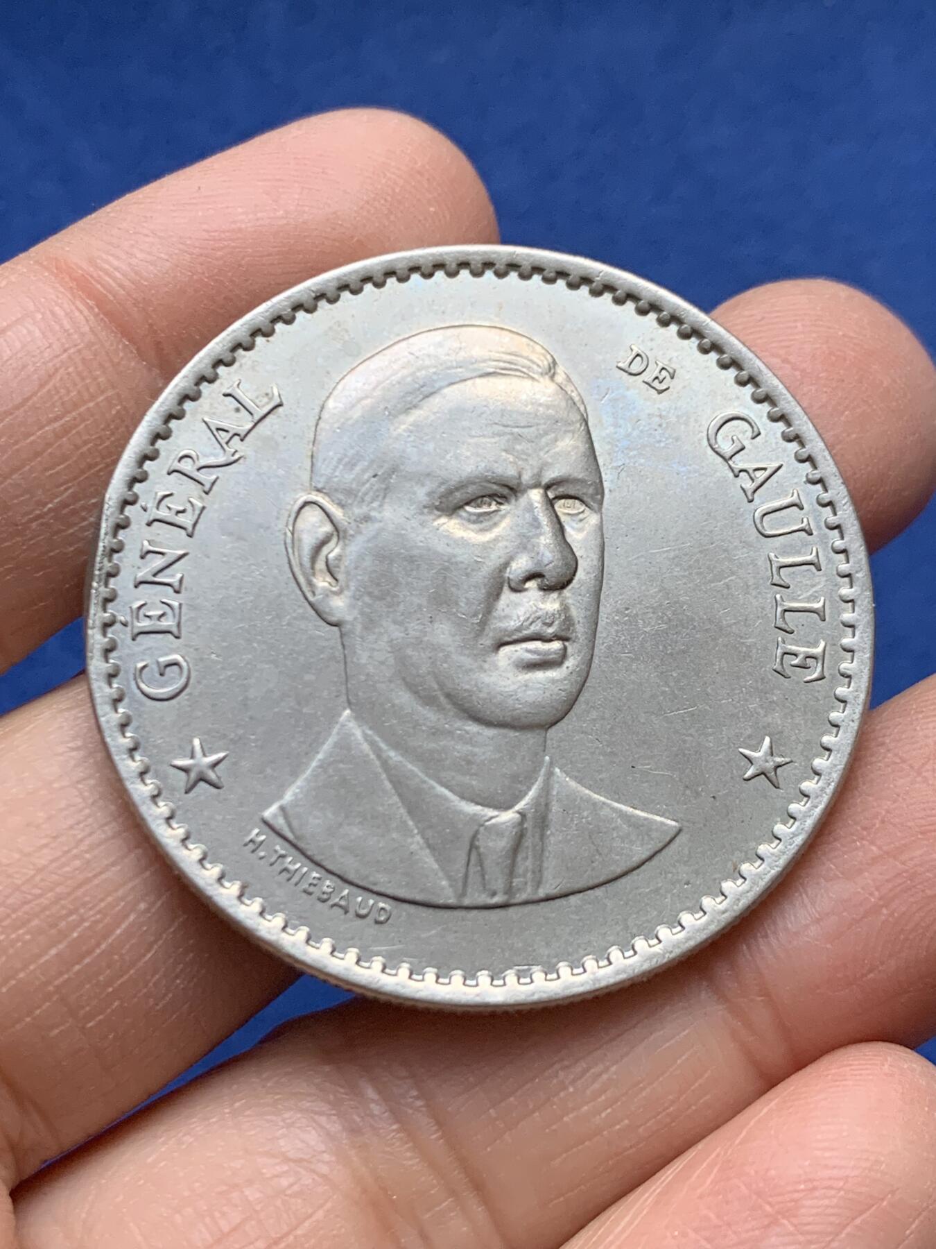 《竞宝斋》第458场 周日，周一，周二   3场连拍 （全场包邮）欢迎送拍 法国总统戴高乐高浮雕精制纪念章 背面爱丽舍宫 WM材质 边有打磨 40.7MM 30.65克