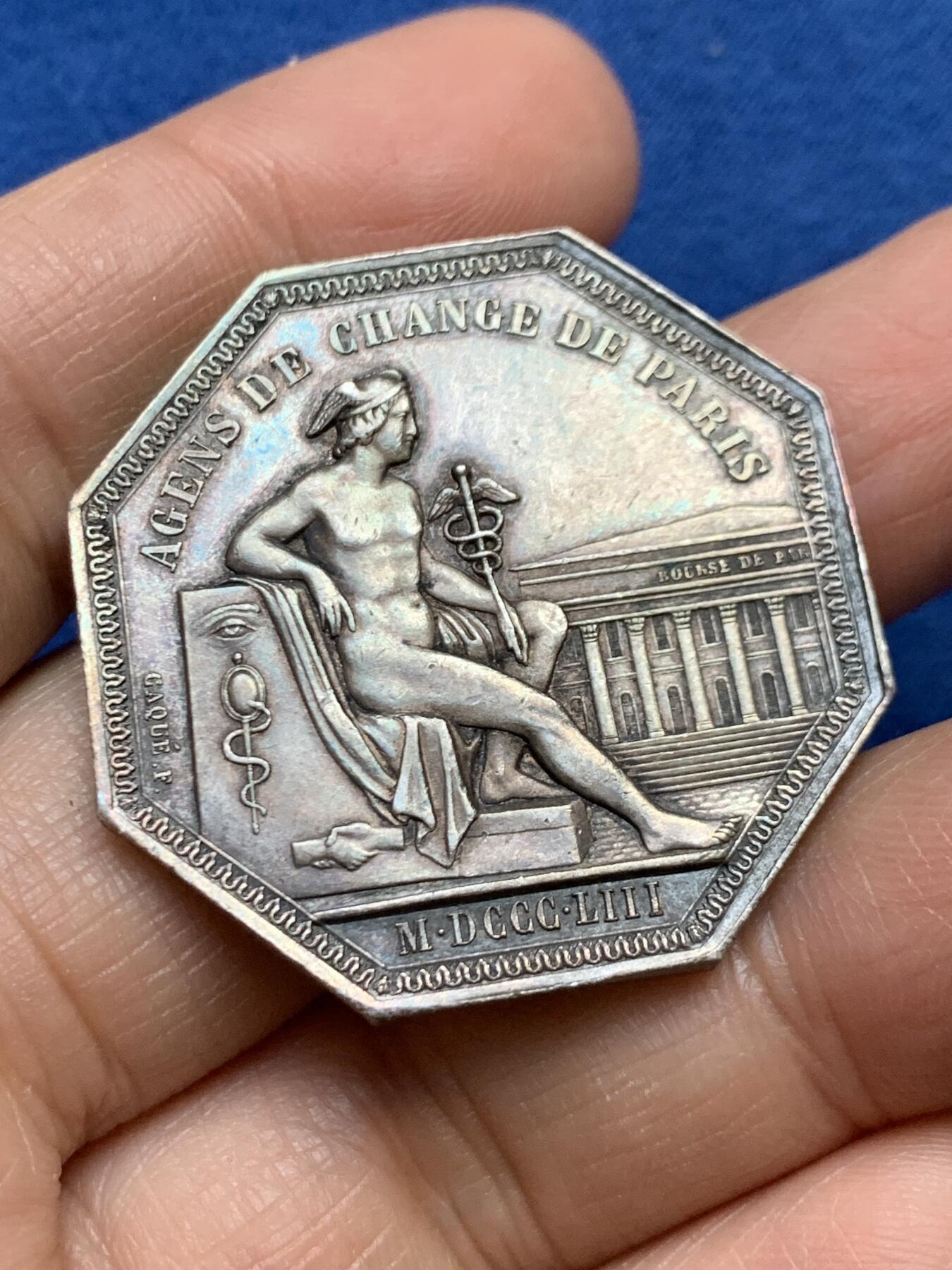 《竞宝斋》第458场 周日，周一，周二   3场连拍 （全场包邮）欢迎送拍 法国八角银质代币，巴黎证券交易所，交易所前的墨丘利，22.1g，36.1mm，1845-1860手指边铭