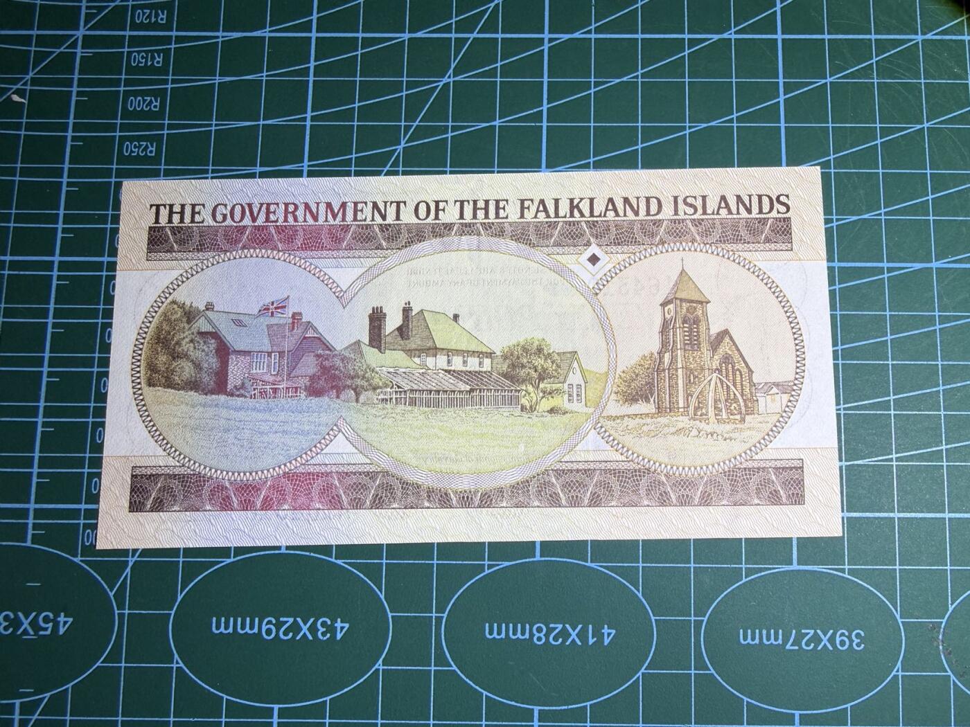 【炜奕收藏】，第五十七期，英联邦女王专场 1984年福克兰群岛20镑，UNC品相，A冠