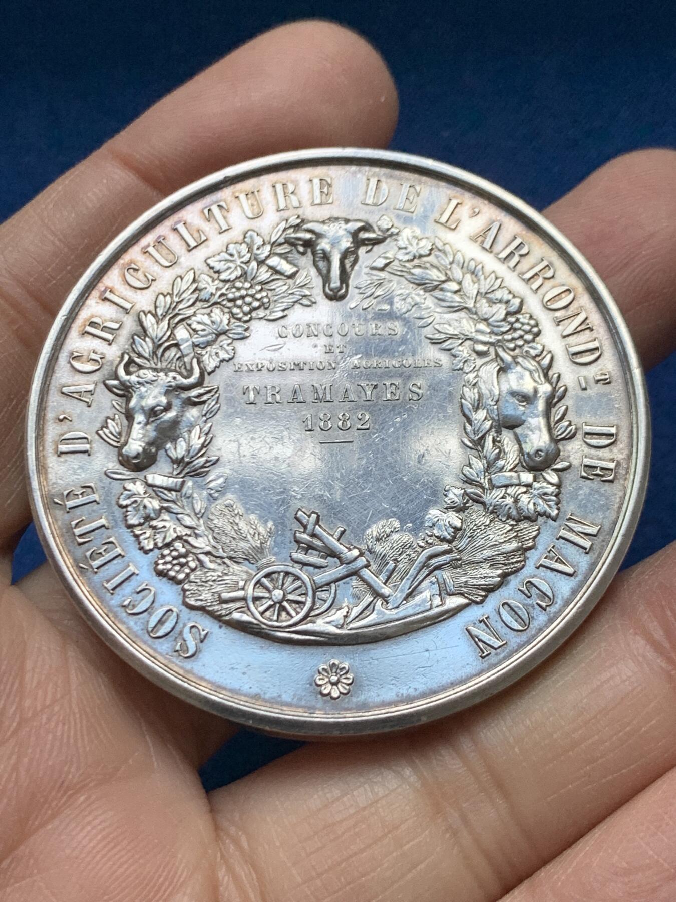 《竞宝斋》第458场 周日，周一，周二   3场连拍 （全场包邮）欢迎送拍 法国梅肯地区农业协会银章，60.58g，50.4mm，丰饶角边铭