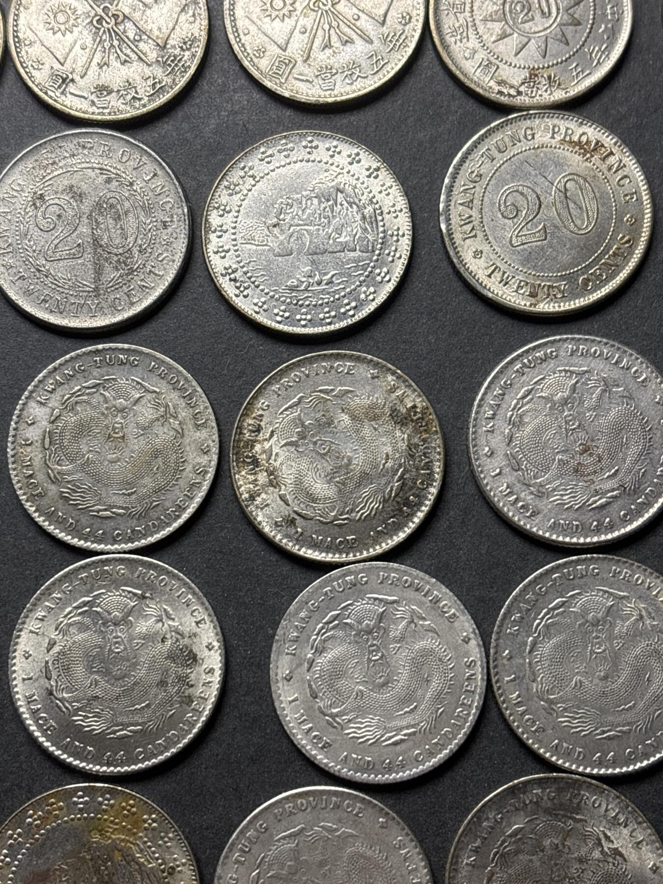 文馨钱币收藏 2026新年第三场（第 289 场）【长期接代拍品】 清朝，民国，各省各军阀币一组 35 枚，送拍人说有真有假，但是我没有看出哪个真假，不管全部真，还是全部假，全银还是不含银等问题自定义，已知最后三个不是银币，售出不退不换