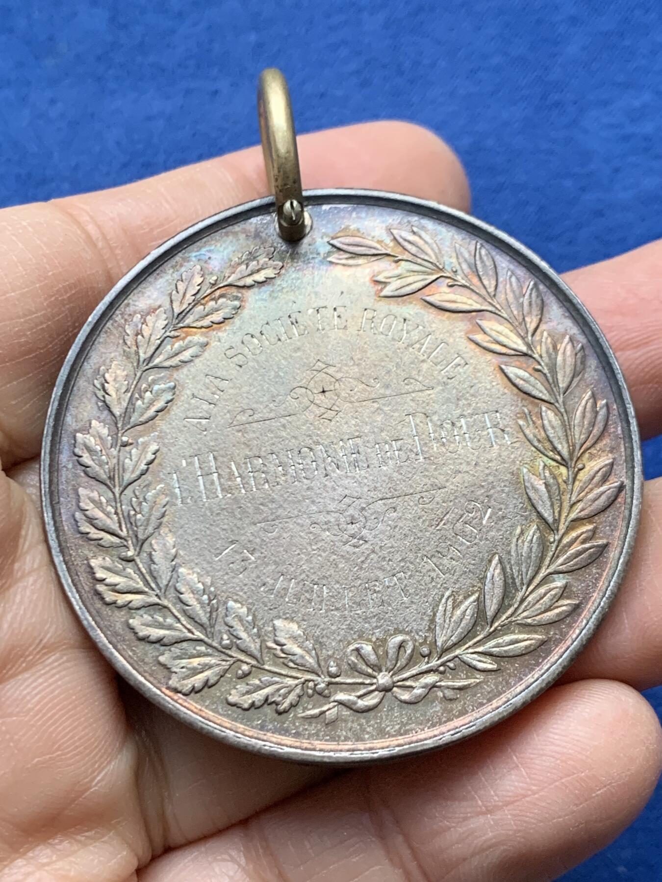 《竞宝斋》第458场 周日，周一，周二   3场连拍 （全场包邮）欢迎送拍 法国凡尔赛天鹅银章，66.3g，50.2mm，丰饶角边铭