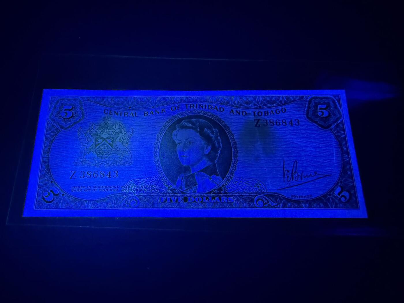 【炜奕收藏】，第五十七期，英联邦女王专场 1964年特立尼达和多巴哥5元，品相如图，补号冠，戎装女王像，少见品种