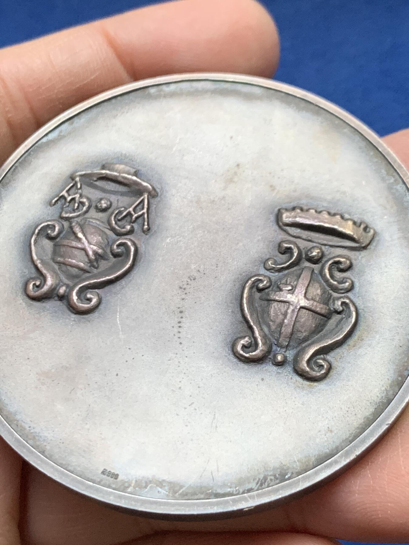 《竞宝斋》第458场 周日，周一，周二   3场连拍 （全场包邮）欢迎送拍 意大利卢戈博览会纪念银章 986银 99.47克 59.7mm