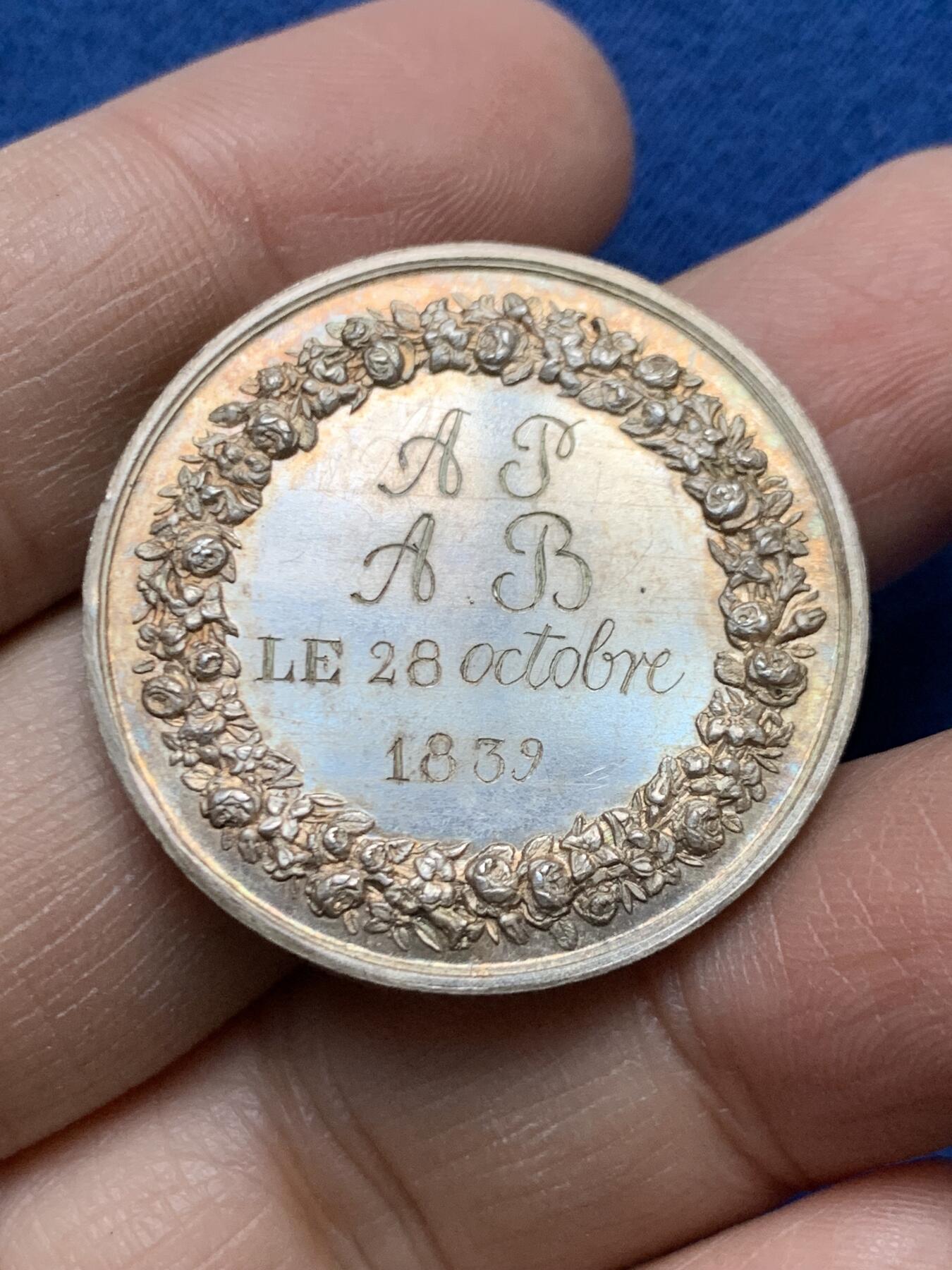 《竞宝斋》第458场 周日，周一，周二   3场连拍 （全场包邮）欢迎送拍 法国结婚纪念银章，14.25g，32.8mm，油灯边铭