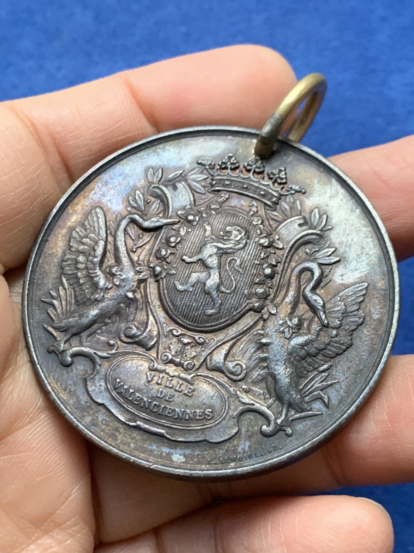 《竞宝斋》第458场 周日，周一，周二   3场连拍 （全场包邮）欢迎送拍 法国凡尔赛天鹅银章，66.3g，50.2mm，丰饶角边铭