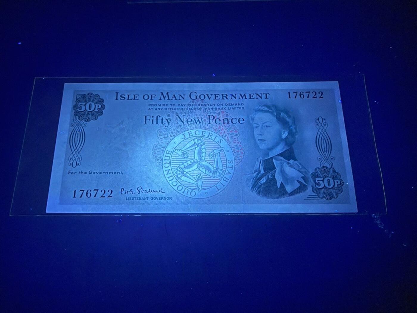 【炜奕收藏】，第五十七期，英联邦女王专场 1969年马恩岛50便士，UNC品相，号码无4，戎装女王像