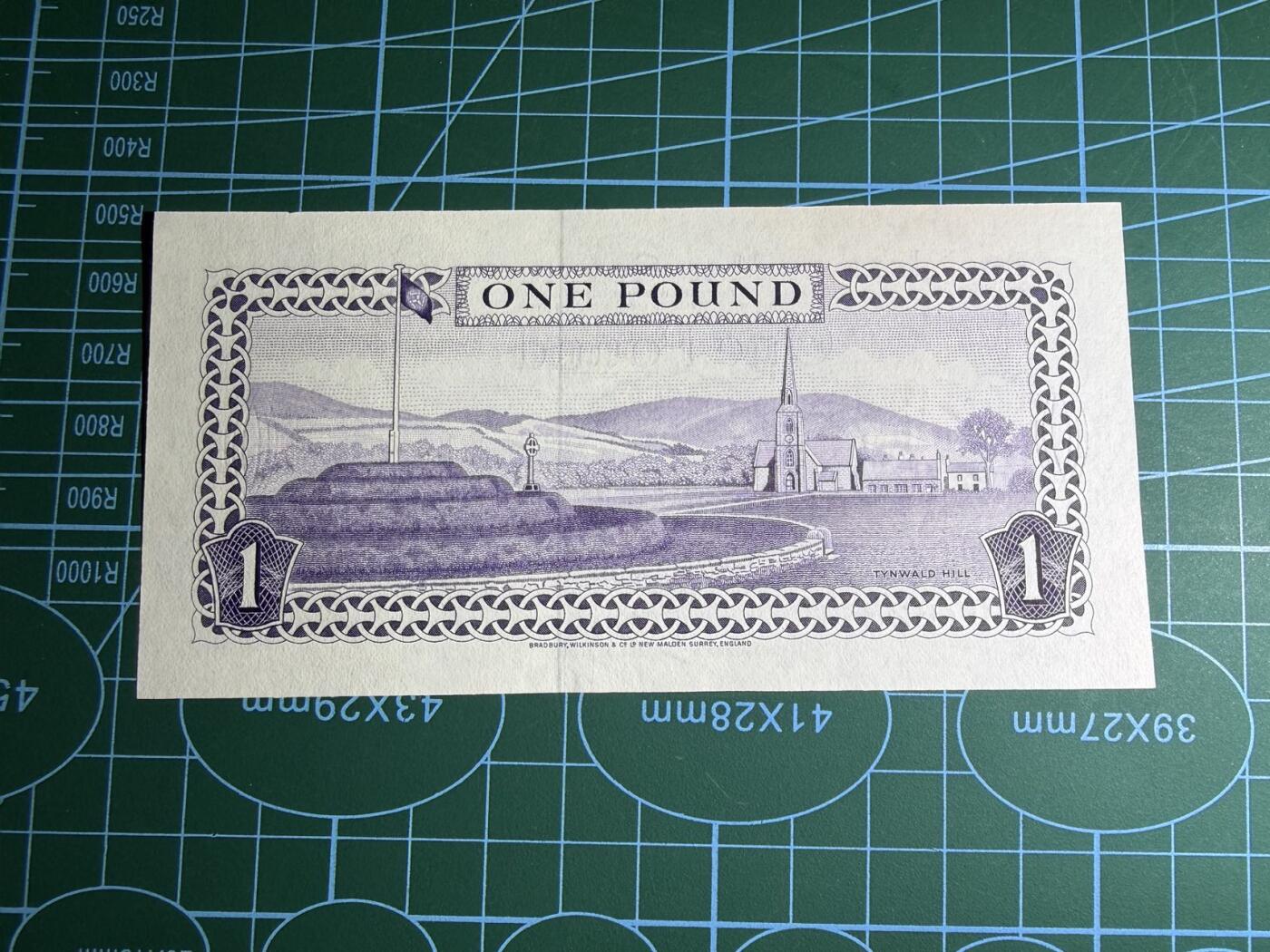 【炜奕收藏】，第五十七期，英联邦女王专场 1979年马恩岛1镑，UNC品相，号码无4尾8