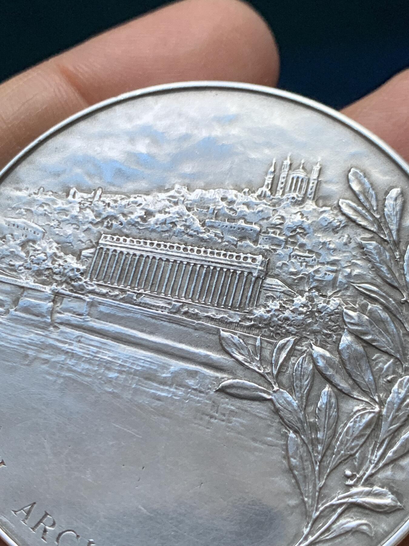 《竞宝斋》第458场 周日，周一，周二   3场连拍 （全场包邮）欢迎送拍 法国里昂律师协会银章，80.00g，54.3mm，丰饶角1argent边铭