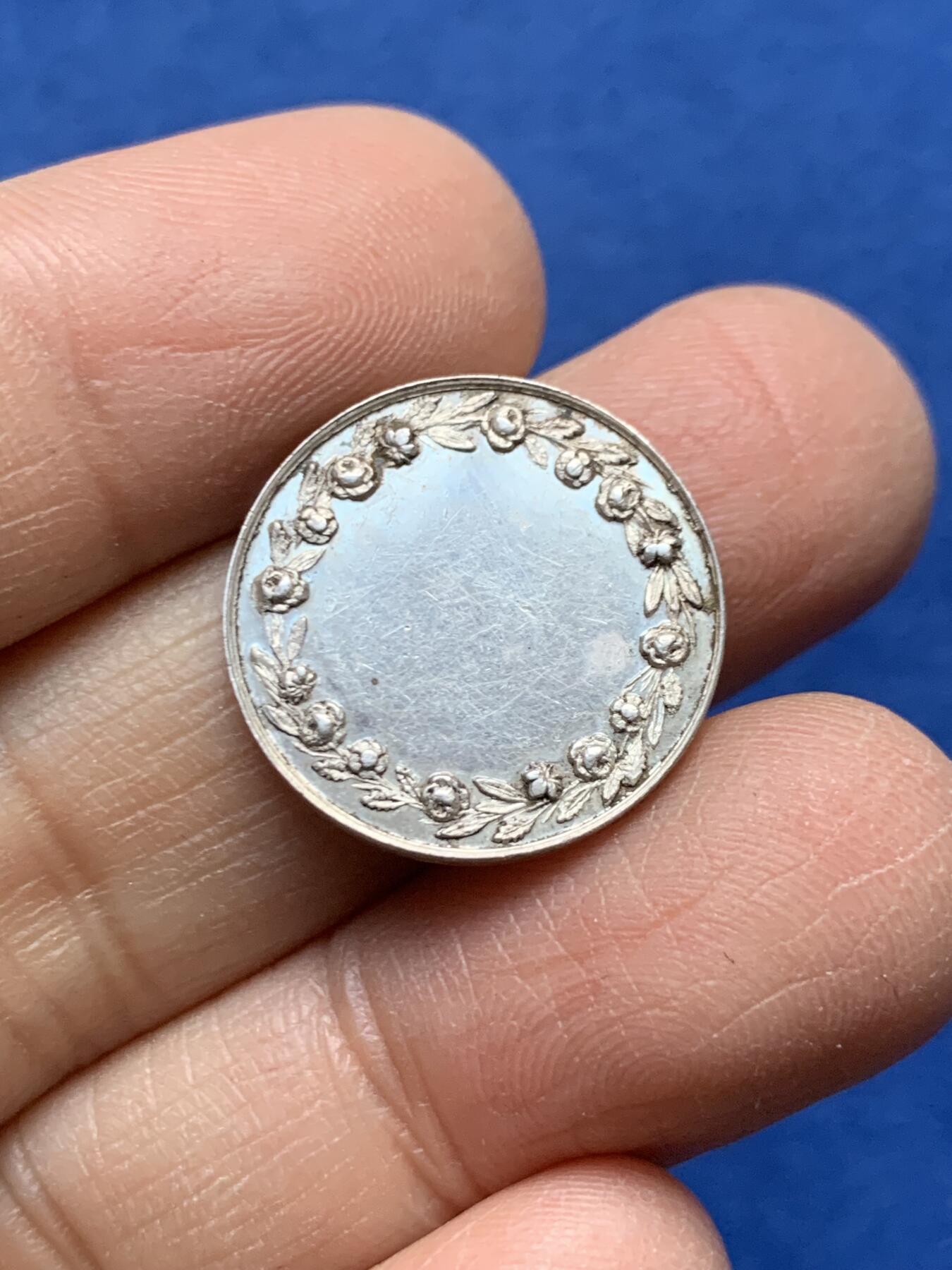 《竞宝斋》第458场 周日，周一，周二   3场连拍 （全场包邮）欢迎送拍 法国婚姻与爱情纪念银章，3g，20.1mm，蜜蜂边铭