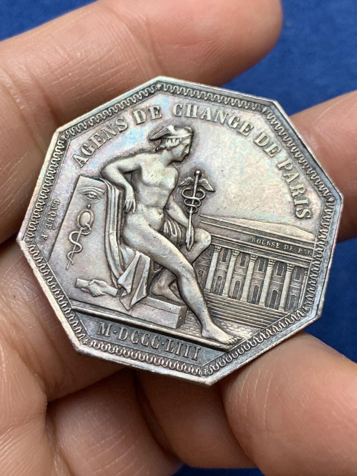 《竞宝斋》第458场 周日，周一，周二   3场连拍 （全场包邮）欢迎送拍 法国八角银质代币，巴黎证券交易所，交易所前的墨丘利，22.1g，36.1mm，1845-1860手指边铭