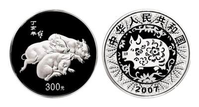 宜和2025年秋季拍卖 古钱/金银锭/机制币 - 2007年中国丁亥（猪）年纪念银币1公斤精制银币，原盒、原包装、带证书、完全未使用，发行量3800枚