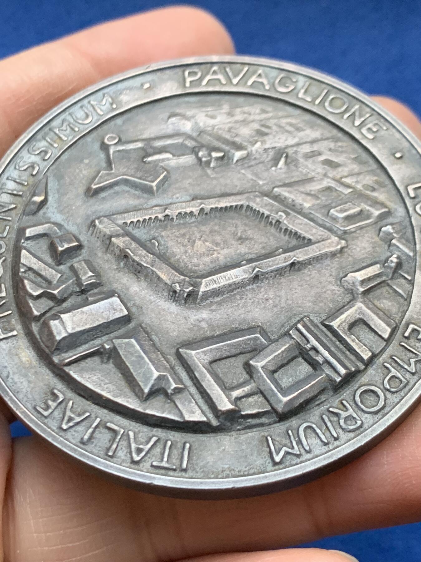 《竞宝斋》第458场 周日，周一，周二   3场连拍 （全场包邮）欢迎送拍 意大利卢戈博览会纪念银章 986银 99.47克 59.7mm