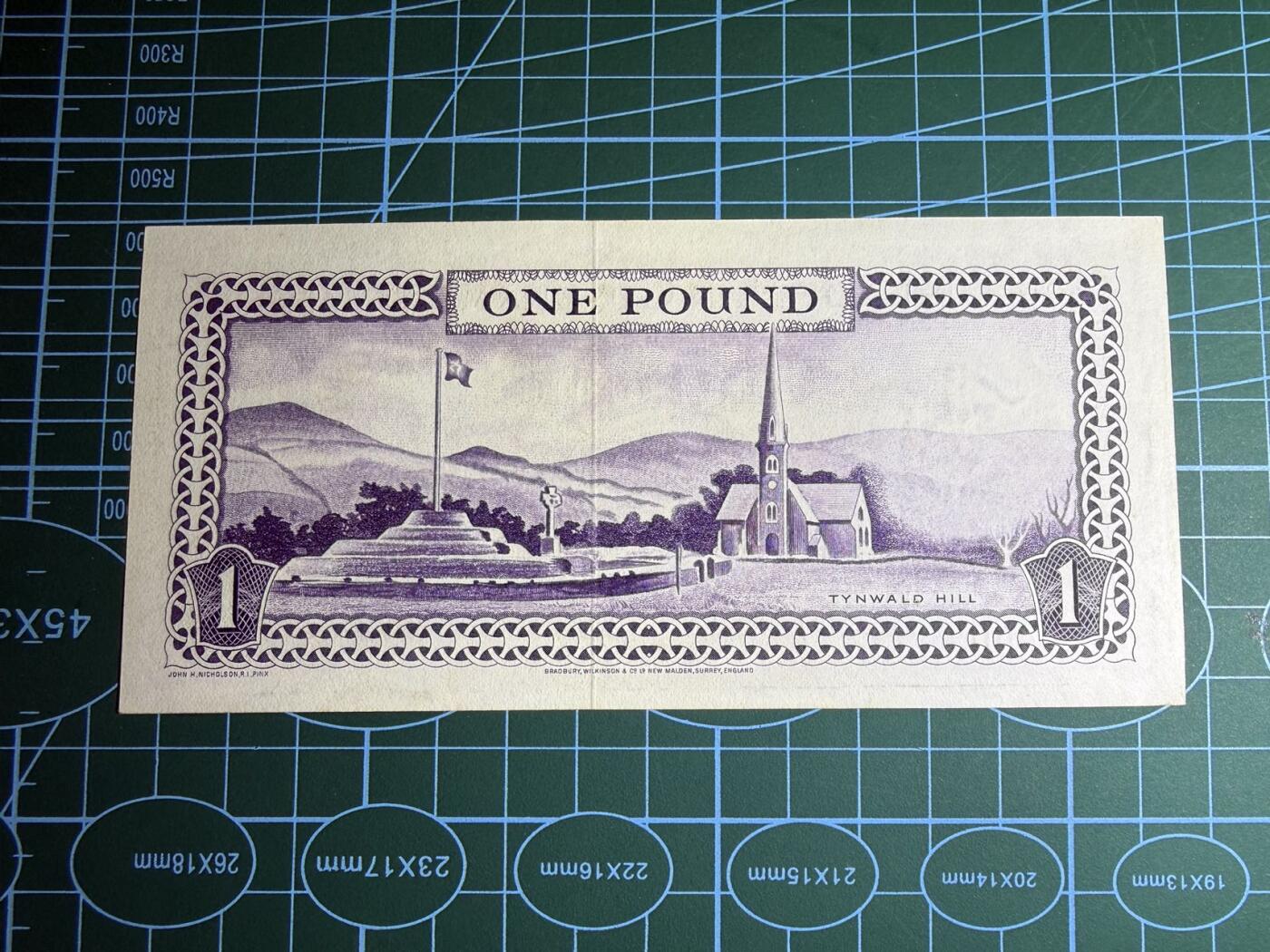 【炜奕收藏】，第五十七期，英联邦女王专场 1961年马恩岛1镑，UNC品相，豹子号，无字母冠号a版，戎装女王像