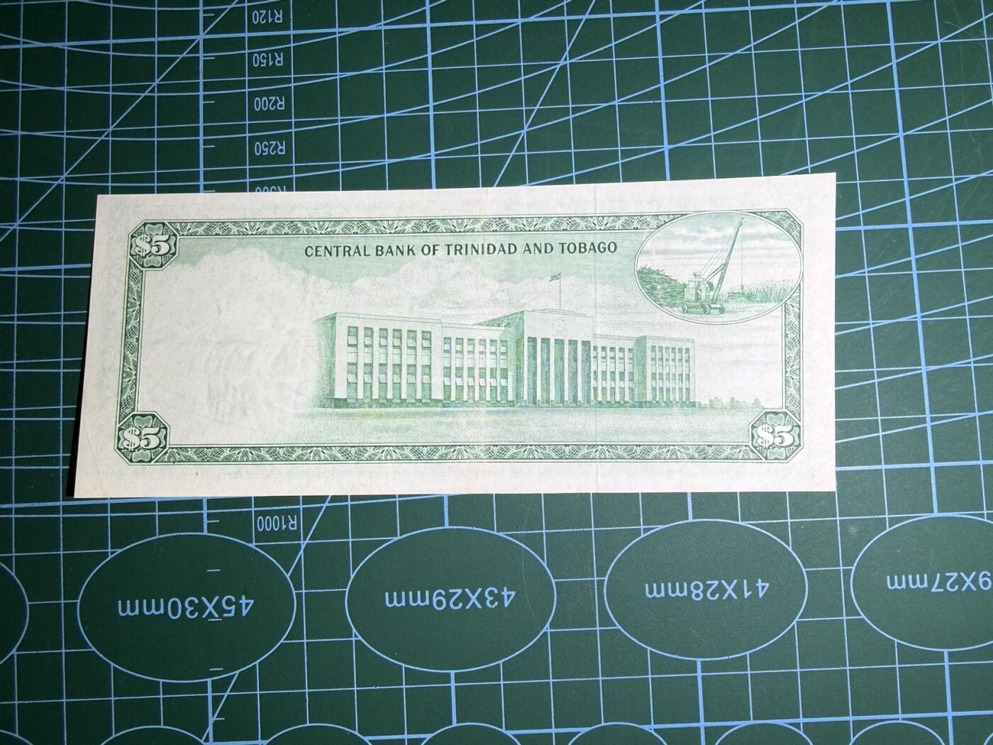 【炜奕收藏】，第五十七期，英联邦女王专场 1964年特立尼达和多巴哥5元，品相如图，补号冠，戎装女王像，少见品种