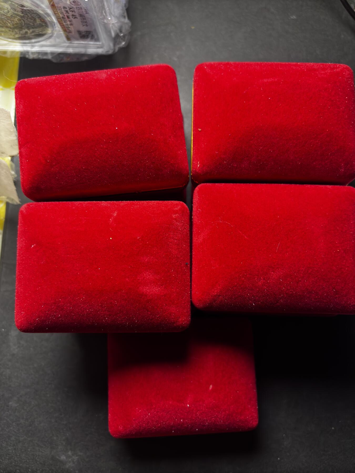 文馨钱币收藏 2026新年第三场（第 289 场）【长期接代拍品】 少见原盒 1949 年全国政治协商大会徽章一对，中拍随机一盒，包原盒