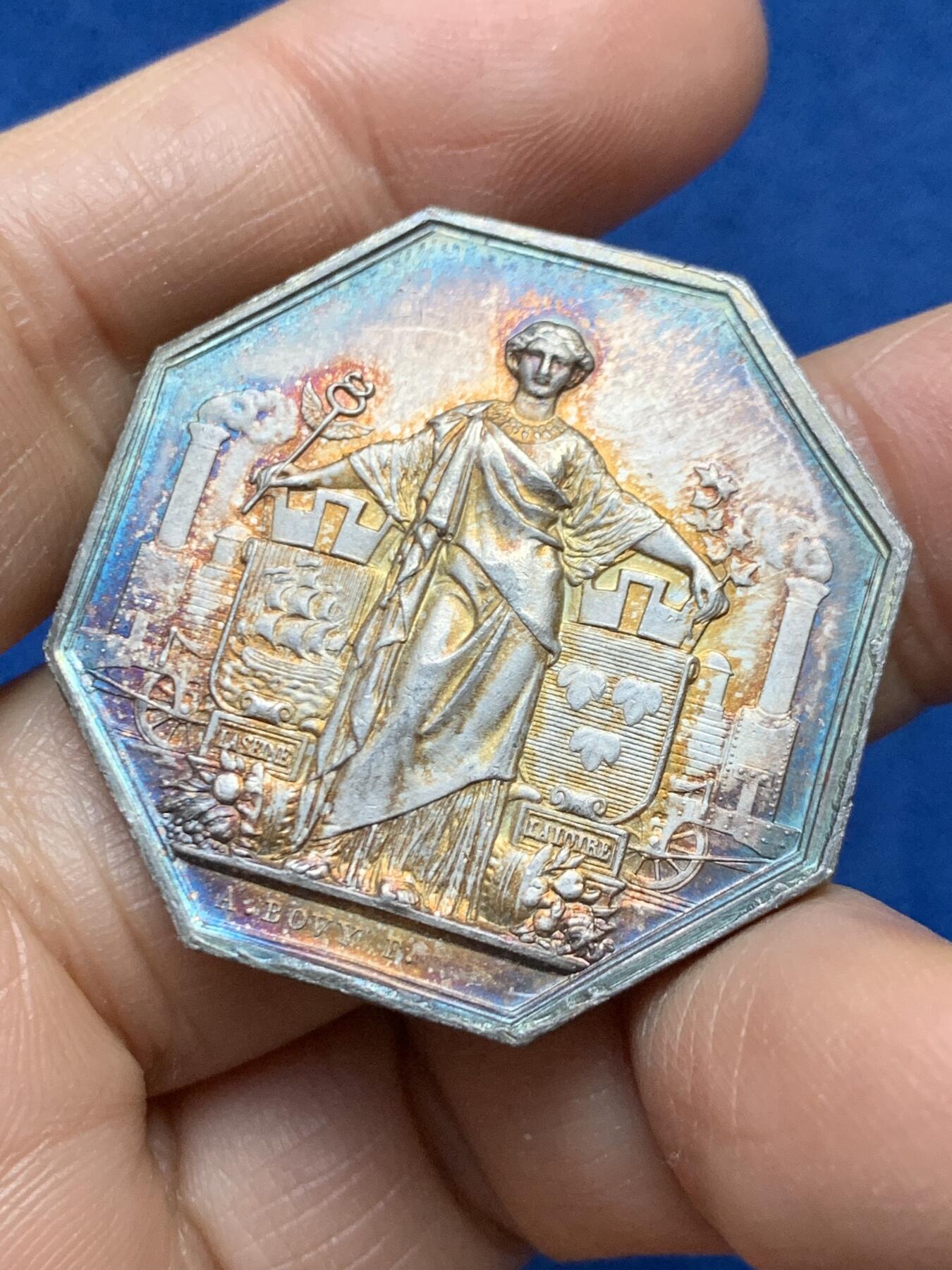 《竞宝斋》第458场 周日，周一，周二   3场连拍 （全场包邮）欢迎送拍 法国八角银章，巴黎-奥尔良铁路通行纪念，23.15g，36.4mm，蜜蜂边铭