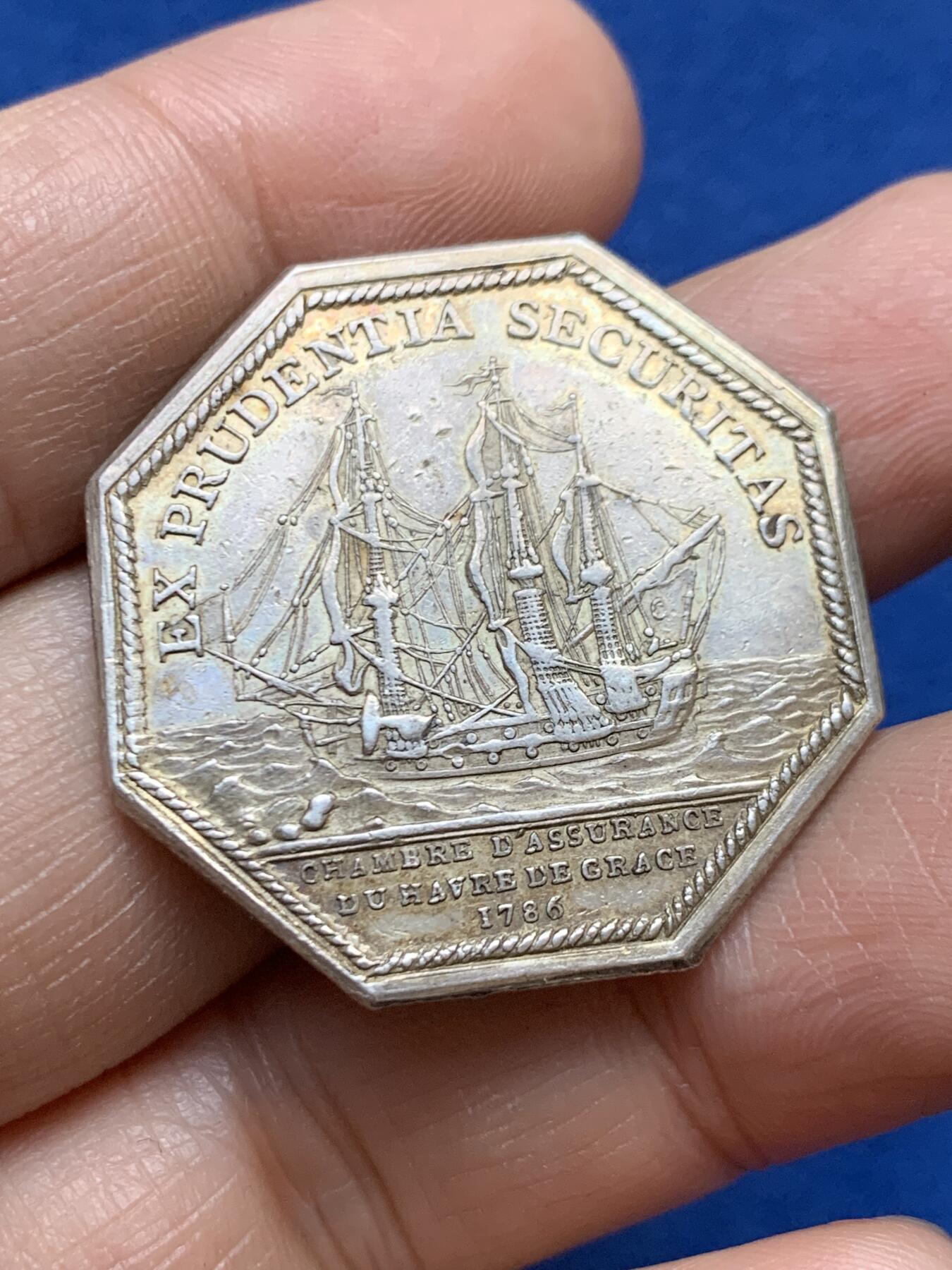 《竞宝斋》第458场 周日，周一，周二   3场连拍 （全场包邮）欢迎送拍 法国八角银质代币，路易十六头像勒阿弗尔海上保险公司，14.30g，32.8mm，早期无边铭