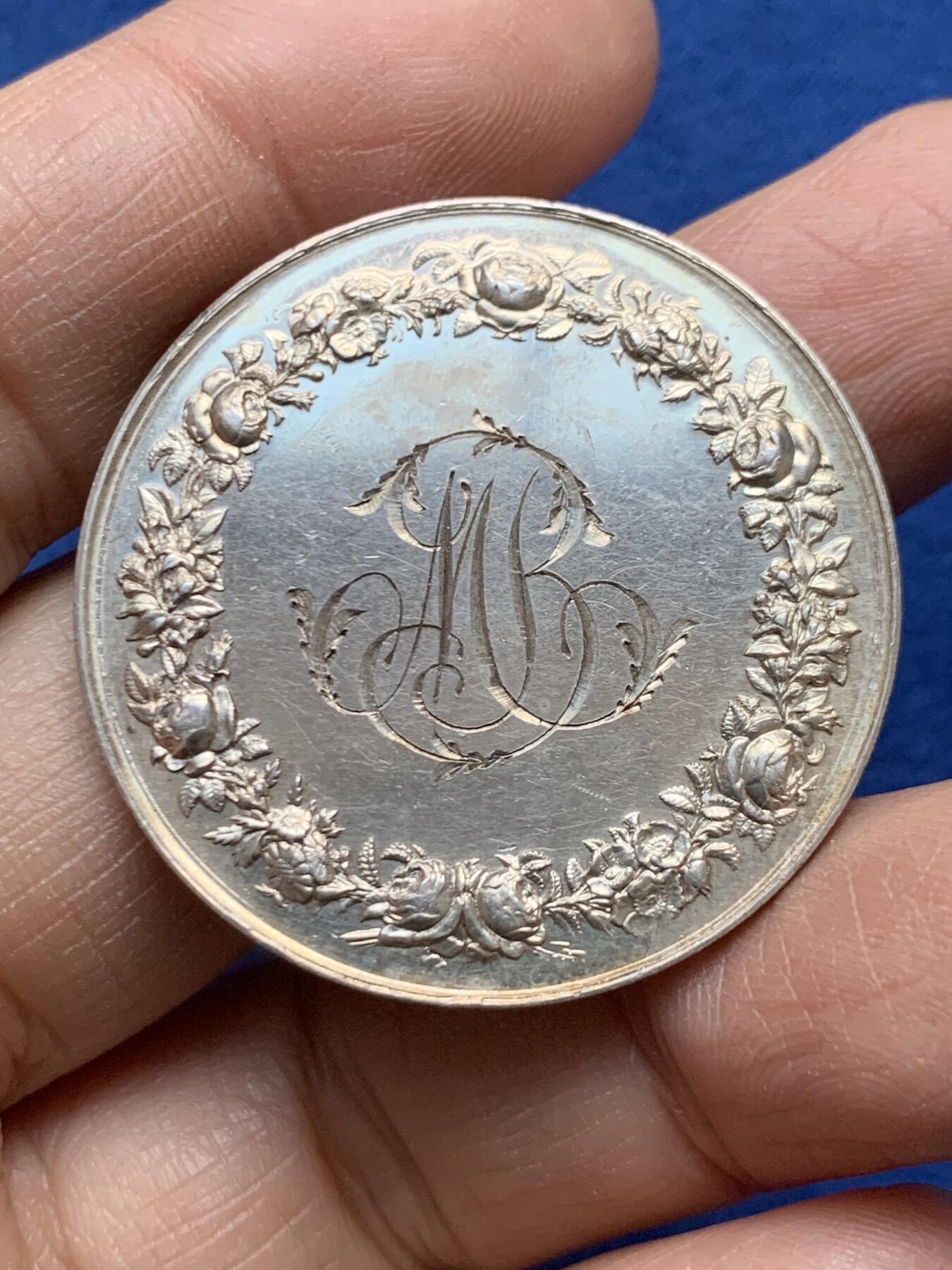 《竞宝斋》第458场 周日，周一，周二   3场连拍 （全场包邮）欢迎送拍 法国婚姻与爱情纪念银章，21.72g，36.5mm，蜜蜂边铭