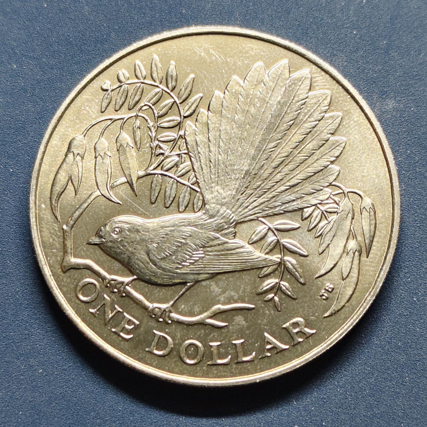 【全场包邮】纯粹捡漏拍494场 新西兰1980年1元本地鸟类系列扇尾鹟克朗型纪念币